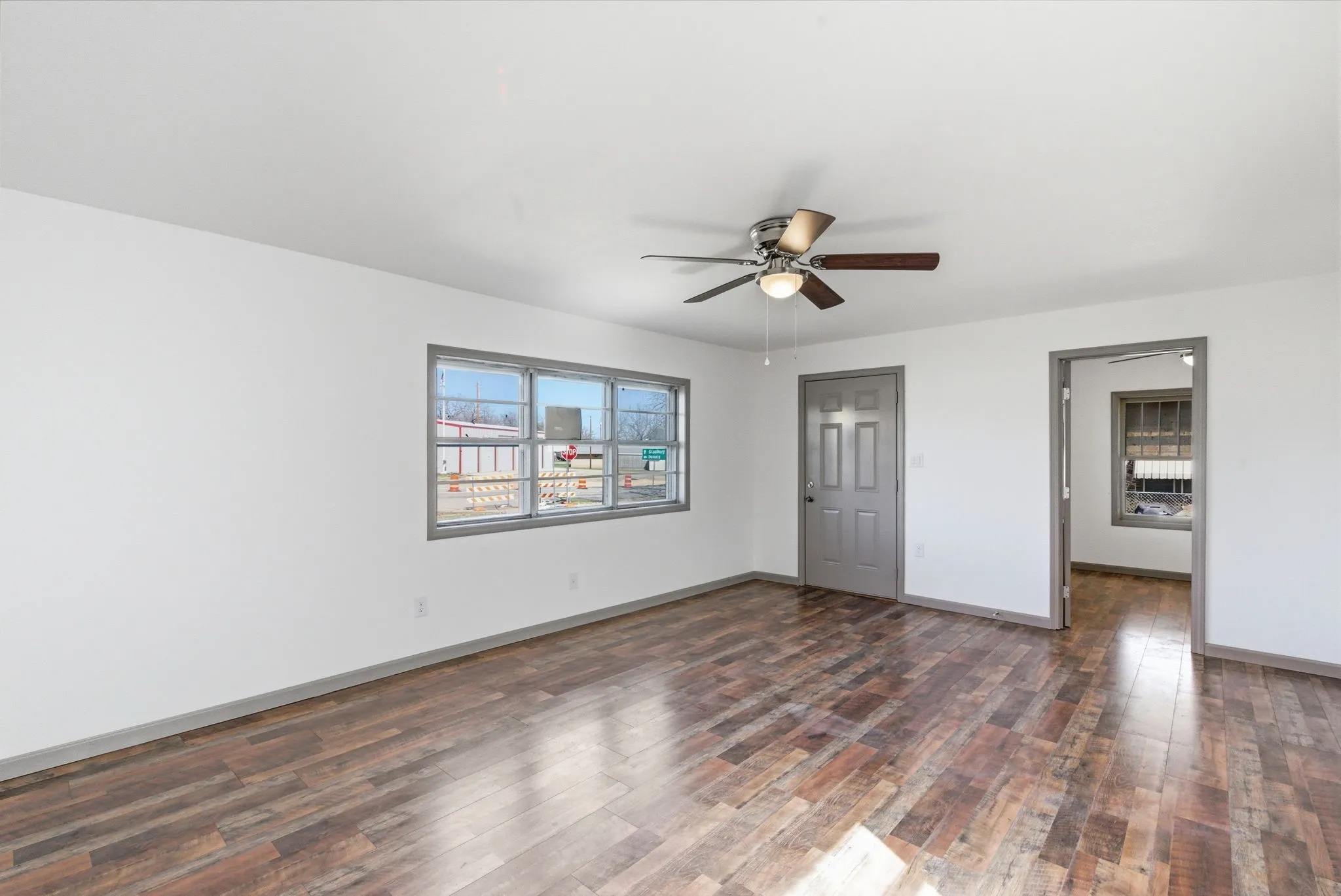 Single Family Residence For Sale in Hood County , 116 E Lipan Drive, Lipan, Texas 76462, 2 Bedroom, 1 Bathroom, Garage spaces, 1,037 Sqft, built in 1945, Preowned, mls#21185093, Real Estate Agent in Lipan, Homes For Sale in Hood county, Homes For Sale in Lipan, Realtor in Lipan Texas, Real Estate Brokerage Independent Realty Texas, Luminita Cordes Realtor