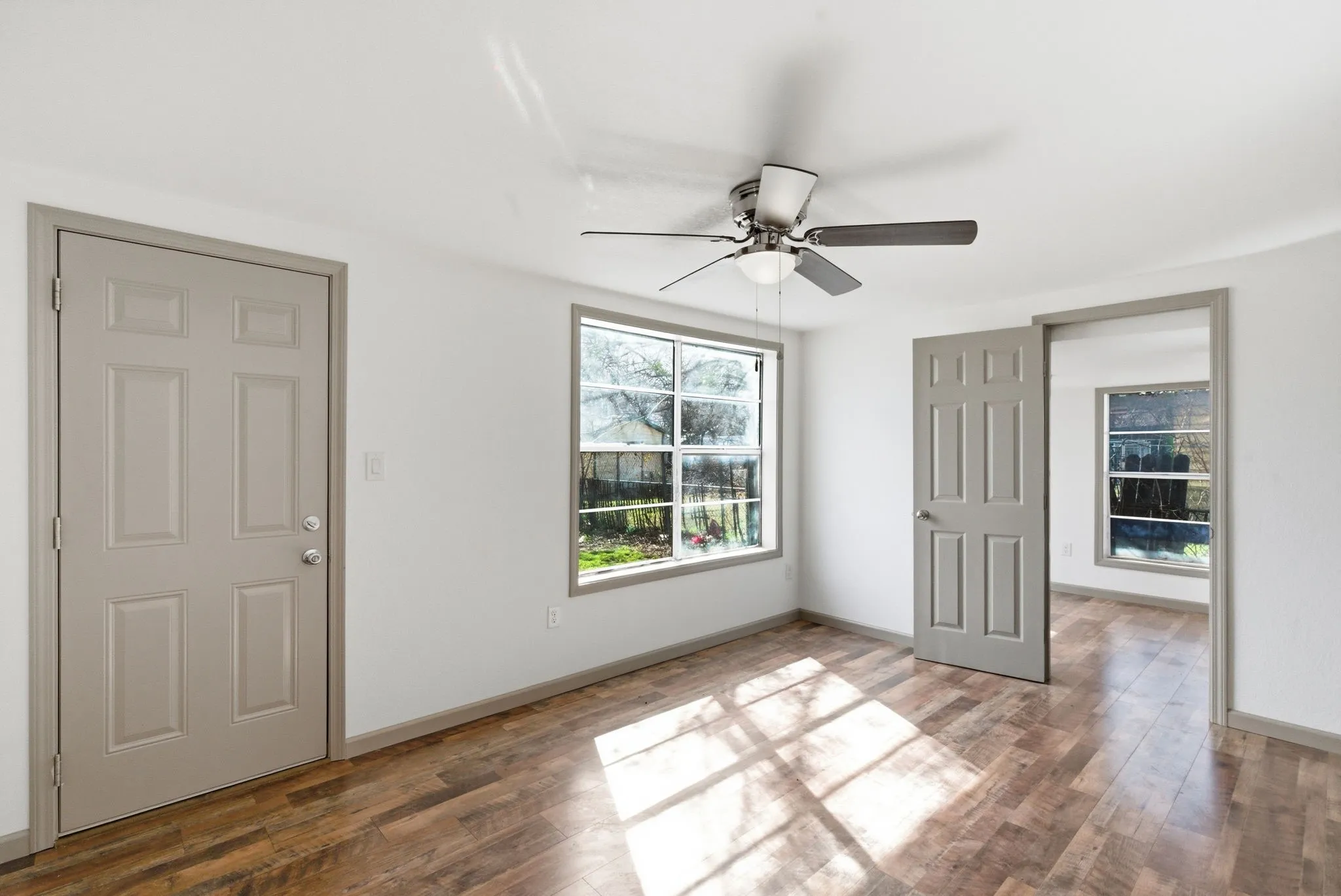 Single Family Residence For Sale in Hood County , 116 E Lipan Drive, Lipan, Texas 76462, 2 Bedroom, 1 Bathroom, Garage spaces, 1,037 Sqft, built in 1945, Preowned, mls#21185093, Real Estate Agent in Lipan, Homes For Sale in Hood county, Homes For Sale in Lipan, Realtor in Lipan Texas, Real Estate Brokerage Independent Realty Texas, Luminita Cordes Realtor
