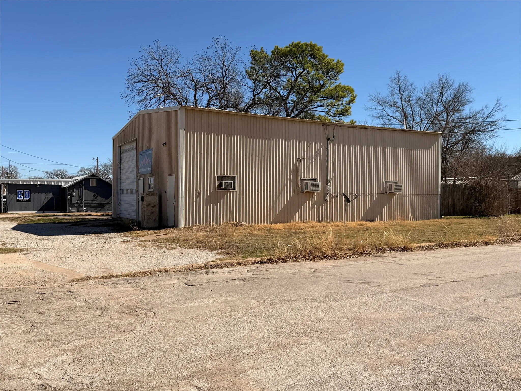 Warehouse For Sale in Eastland County , 1012 W Main Street, Eastland, Texas 76448, 0, 0, Garage spaces, 0 Sqft, built in 1990, Preowned, mls#21184655, Real Estate Agent in Eastland, Homes For Sale in Eastland county, Homes For Sale in Eastland, Realtor in Eastland Texas, Real Estate Brokerage Independent Realty Texas, Luminita Cordes Realtor
