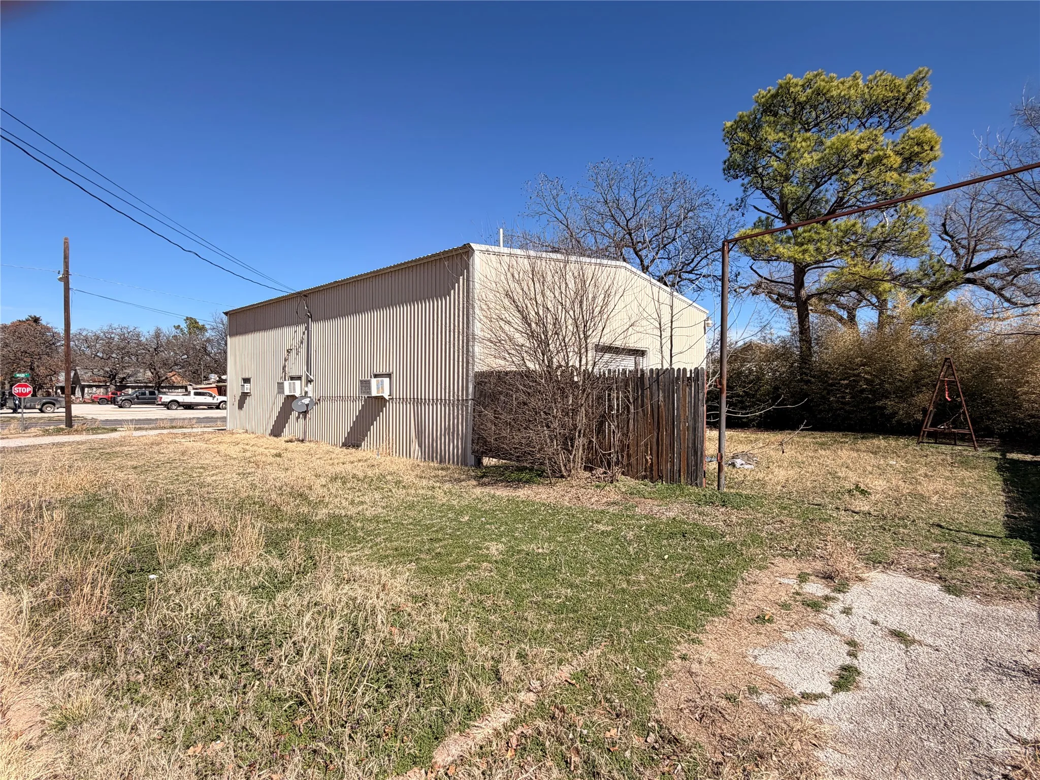 Warehouse For Sale in Eastland County , 1012 W Main Street, Eastland, Texas 76448, 0, 0, Garage spaces, 0 Sqft, built in 1990, Preowned, mls#21184655, Real Estate Agent in Eastland, Homes For Sale in Eastland county, Homes For Sale in Eastland, Realtor in Eastland Texas, Real Estate Brokerage Independent Realty Texas, Luminita Cordes Realtor