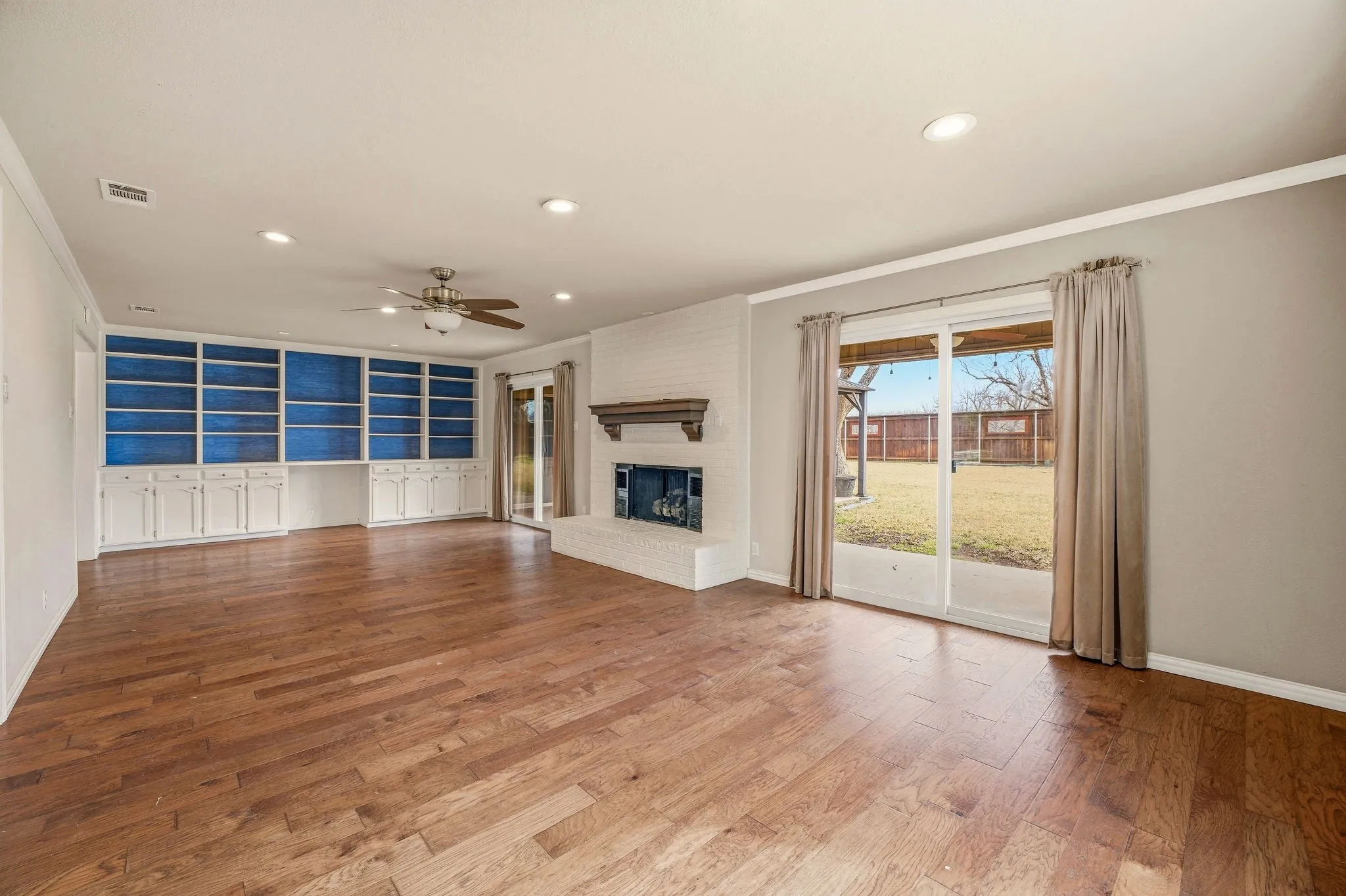 Single Family Residence For Sale in Hood County , 7115 Westover Drive, Granbury, Texas 76049, 3 Bedroom, 2 Bathroom, 2 Garage spaces, 1,984 Sqft, built in 1977, Preowned, mls#21184566, Real Estate Agent in Granbury, Homes For Sale in Hood county, Homes For Sale in Granbury, Realtor in Granbury Texas, Real Estate Brokerage Independent Realty Texas, Luminita Cordes Realtor