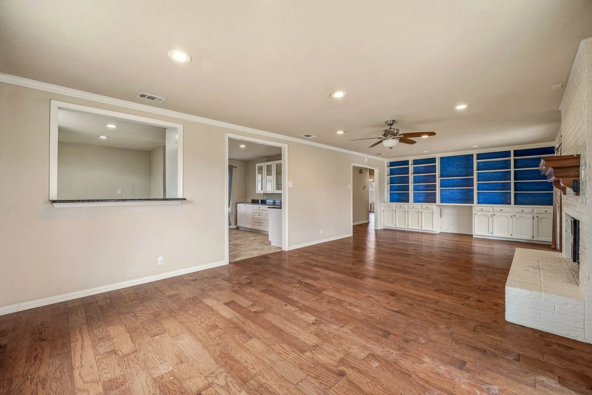Single Family Residence For Sale in Hood County , 7115 Westover Drive, Granbury, Texas 76049, 3 Bedroom, 2 Bathroom, 2 Garage spaces, 1,984 Sqft, built in 1977, Preowned, mls#21184566, Real Estate Agent in Granbury, Homes For Sale in Hood county, Homes For Sale in Granbury, Realtor in Granbury Texas, Real Estate Brokerage Independent Realty Texas, Luminita Cordes Realtor