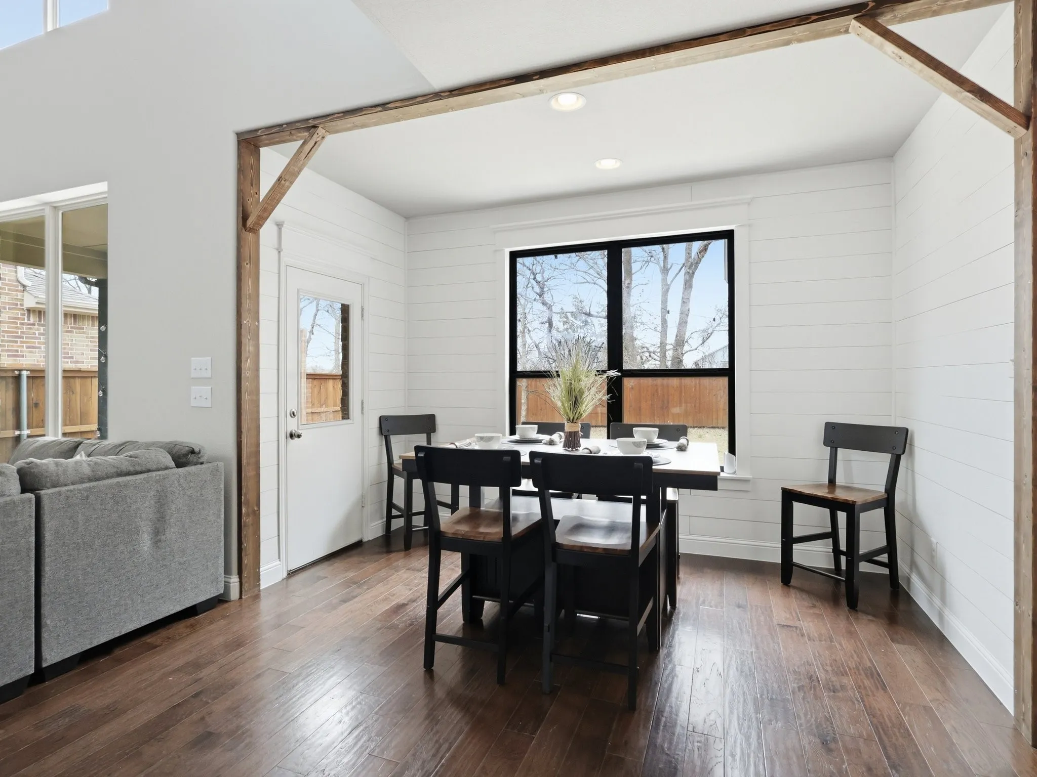 Single Family Residence For Sale in Collin County , 7717 Lake Worth Cove, Mc Kinney, Texas 75071, 4 Bedroom, 4 Bathroom, 2 Garage spaces, 2,528 Sqft, built in 2017, Preowned, mls#21174905, Real Estate Agent in Mc Kinney, Homes For Sale in Collin county, Homes For Sale in Mc Kinney, Realtor in Mc Kinney Texas, Real Estate Brokerage Independent Realty Texas, Luminita Cordes Realtor