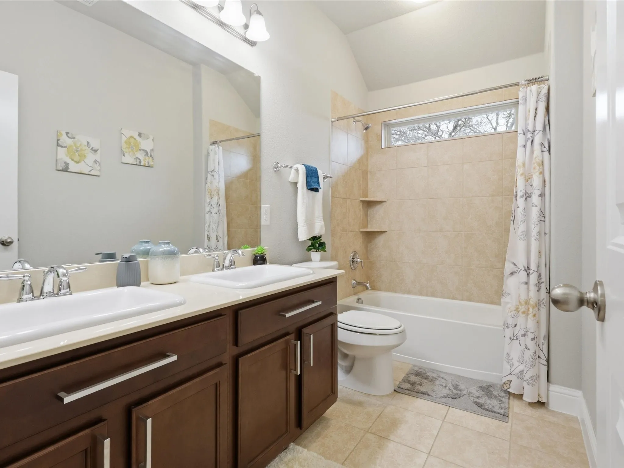 Single Family Residence For Sale in Collin County , 7717 Lake Worth Cove, Mc Kinney, Texas 75071, 4 Bedroom, 4 Bathroom, 2 Garage spaces, 2,528 Sqft, built in 2017, Preowned, mls#21174905, Real Estate Agent in Mc Kinney, Homes For Sale in Collin county, Homes For Sale in Mc Kinney, Realtor in Mc Kinney Texas, Real Estate Brokerage Independent Realty Texas, Luminita Cordes Realtor