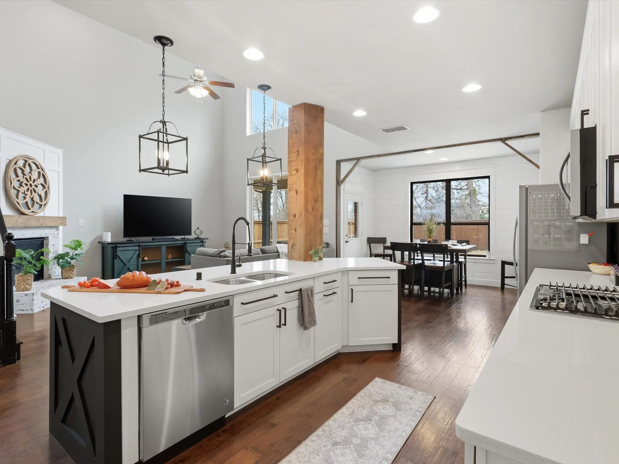 Single Family Residence For Sale in Collin County , 7717 Lake Worth Cove, Mc Kinney, Texas 75071, 4 Bedroom, 4 Bathroom, 2 Garage spaces, 2,528 Sqft, built in 2017, Preowned, mls#21174905, Real Estate Agent in Mc Kinney, Homes For Sale in Collin county, Homes For Sale in Mc Kinney, Realtor in Mc Kinney Texas, Real Estate Brokerage Independent Realty Texas, Luminita Cordes Realtor