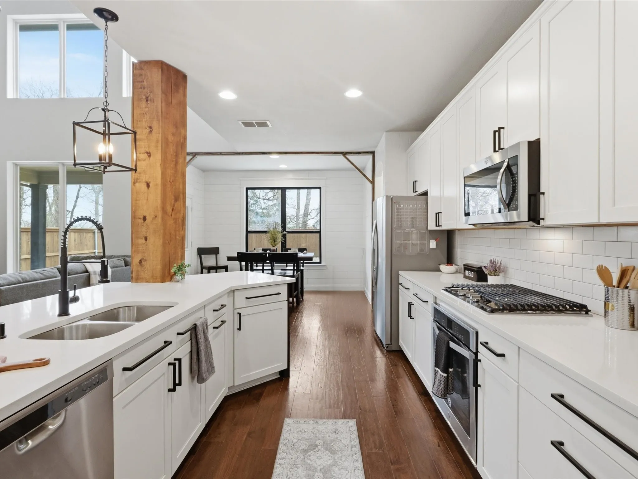 Single Family Residence For Sale in Collin County , 7717 Lake Worth Cove, Mc Kinney, Texas 75071, 4 Bedroom, 4 Bathroom, 2 Garage spaces, 2,528 Sqft, built in 2017, Preowned, mls#21174905, Real Estate Agent in Mc Kinney, Homes For Sale in Collin county, Homes For Sale in Mc Kinney, Realtor in Mc Kinney Texas, Real Estate Brokerage Independent Realty Texas, Luminita Cordes Realtor