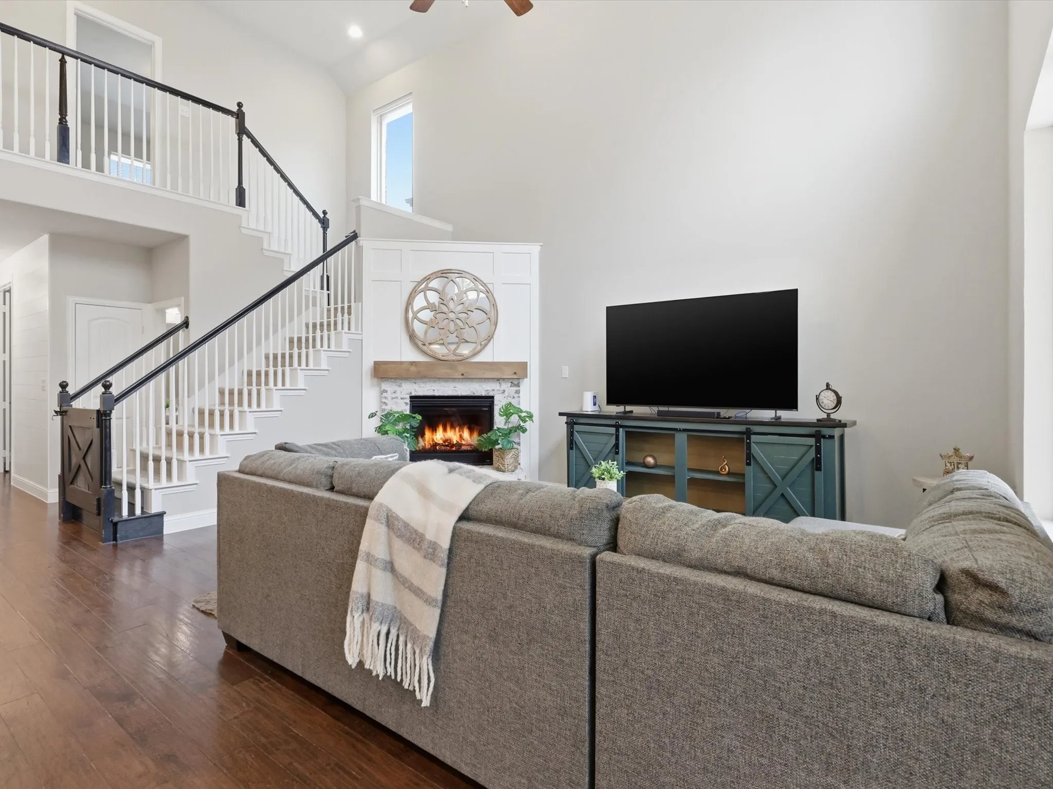Single Family Residence For Sale in Collin County , 7717 Lake Worth Cove, Mc Kinney, Texas 75071, 4 Bedroom, 4 Bathroom, 2 Garage spaces, 2,528 Sqft, built in 2017, Preowned, mls#21174905, Real Estate Agent in Mc Kinney, Homes For Sale in Collin county, Homes For Sale in Mc Kinney, Realtor in Mc Kinney Texas, Real Estate Brokerage Independent Realty Texas, Luminita Cordes Realtor
