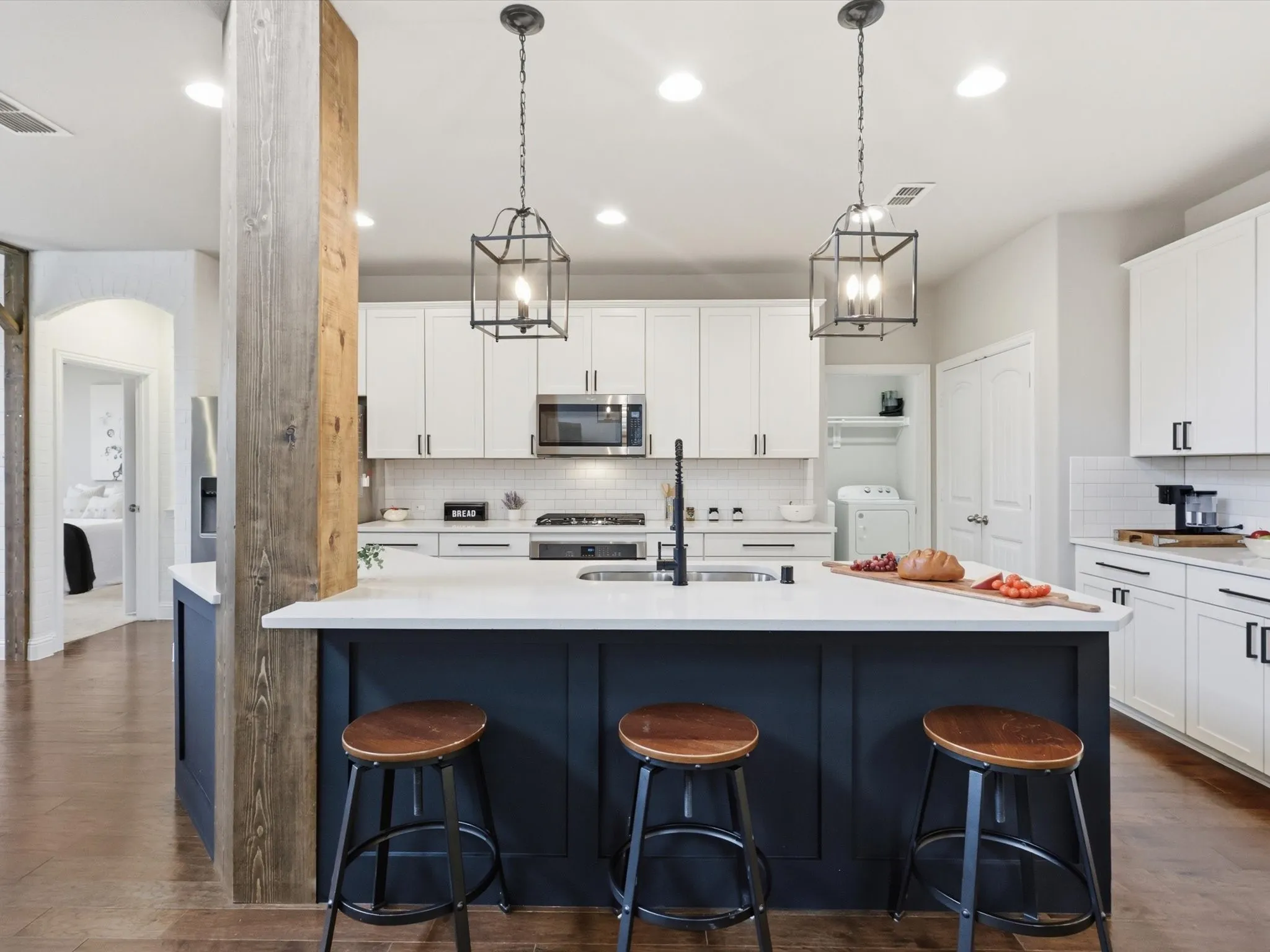 Single Family Residence For Sale in Collin County , 7717 Lake Worth Cove, Mc Kinney, Texas 75071, 4 Bedroom, 4 Bathroom, 2 Garage spaces, 2,528 Sqft, built in 2017, Preowned, mls#21174905, Real Estate Agent in Mc Kinney, Homes For Sale in Collin county, Homes For Sale in Mc Kinney, Realtor in Mc Kinney Texas, Real Estate Brokerage Independent Realty Texas, Luminita Cordes Realtor