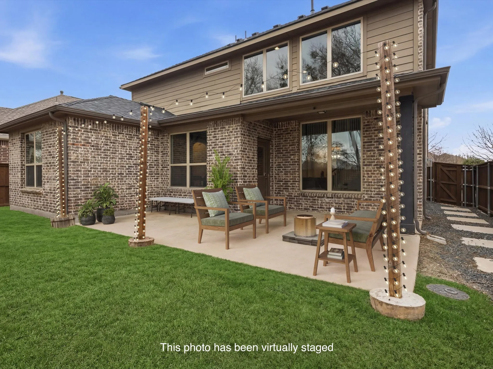 Single Family Residence For Sale in Collin County , 7717 Lake Worth Cove, Mc Kinney, Texas 75071, 4 Bedroom, 4 Bathroom, 2 Garage spaces, 2,528 Sqft, built in 2017, Preowned, mls#21174905, Real Estate Agent in Mc Kinney, Homes For Sale in Collin county, Homes For Sale in Mc Kinney, Realtor in Mc Kinney Texas, Real Estate Brokerage Independent Realty Texas, Luminita Cordes Realtor