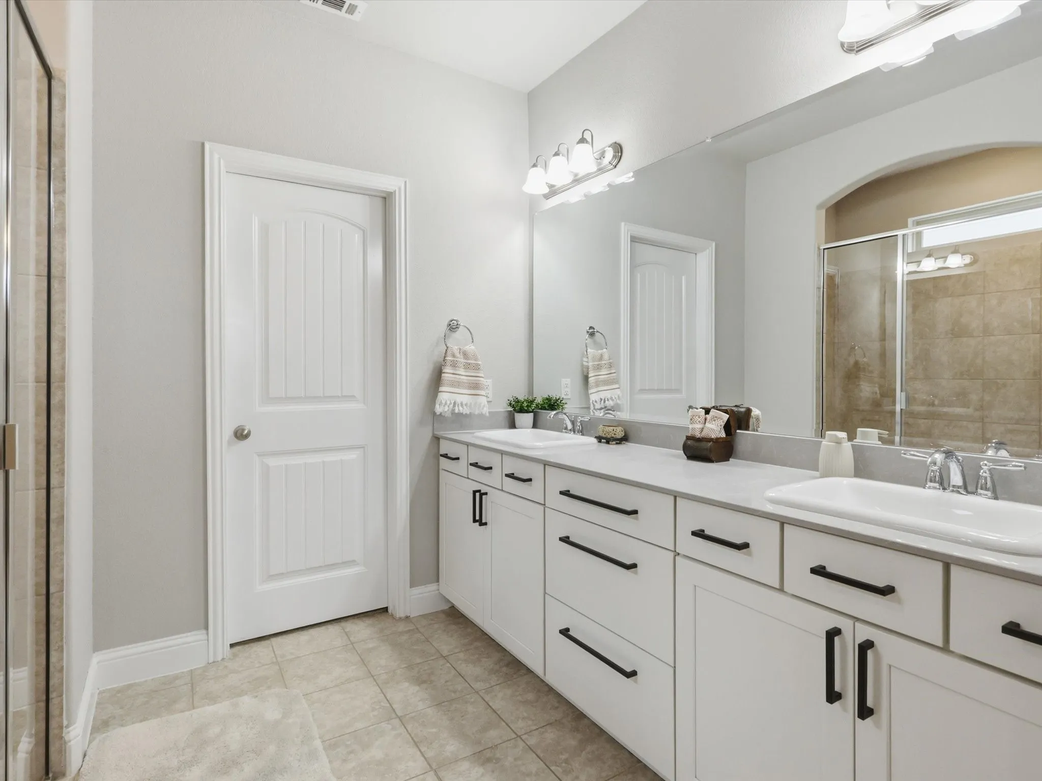 Single Family Residence For Sale in Collin County , 7717 Lake Worth Cove, Mc Kinney, Texas 75071, 4 Bedroom, 4 Bathroom, 2 Garage spaces, 2,528 Sqft, built in 2017, Preowned, mls#21174905, Real Estate Agent in Mc Kinney, Homes For Sale in Collin county, Homes For Sale in Mc Kinney, Realtor in Mc Kinney Texas, Real Estate Brokerage Independent Realty Texas, Luminita Cordes Realtor