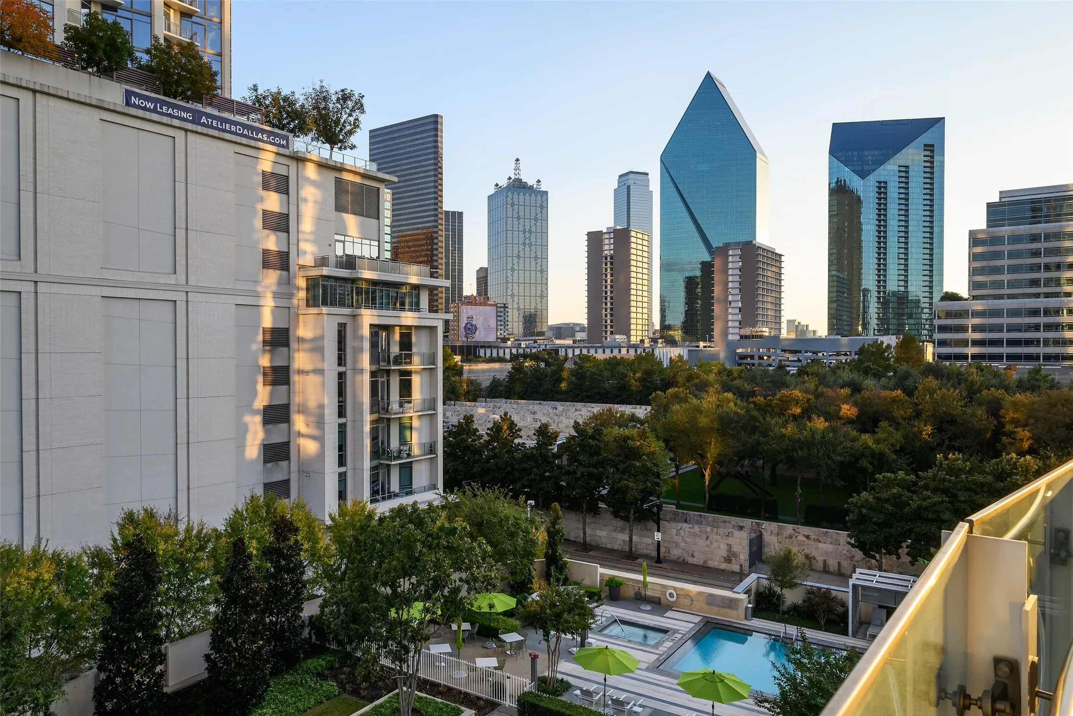 Condominium For Sale in Dallas County , 1918 Olive Street 402, Dallas, Texas 75201, 2 Bedroom, 2 Bathroom, 2 Garage spaces, 2,425 Sqft, built in 2011, mls#21183663, Real Estate Agent in Dallas, Homes For Sale in Dallas county, Homes For Sale in Dallas, Realtor in Dallas Texas, Real Estate Brokerage Independent Realty Texas, Luminita Cordes Realtor