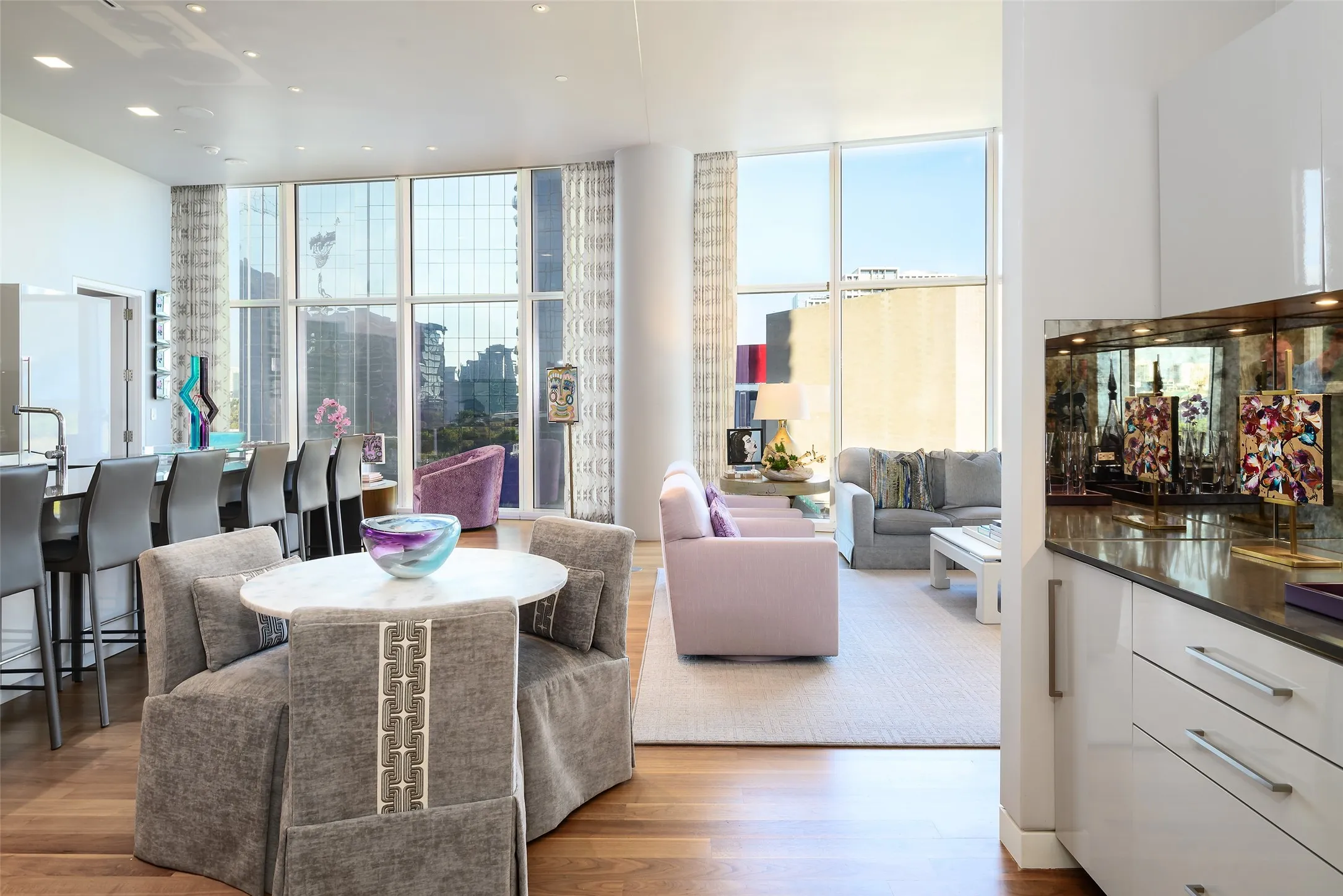Condominium For Sale in Dallas County , 1918 Olive Street 402, Dallas, Texas 75201, 2 Bedroom, 2 Bathroom, 2 Garage spaces, 2,425 Sqft, built in 2011, mls#21183663, Real Estate Agent in Dallas, Homes For Sale in Dallas county, Homes For Sale in Dallas, Realtor in Dallas Texas, Real Estate Brokerage Independent Realty Texas, Luminita Cordes Realtor