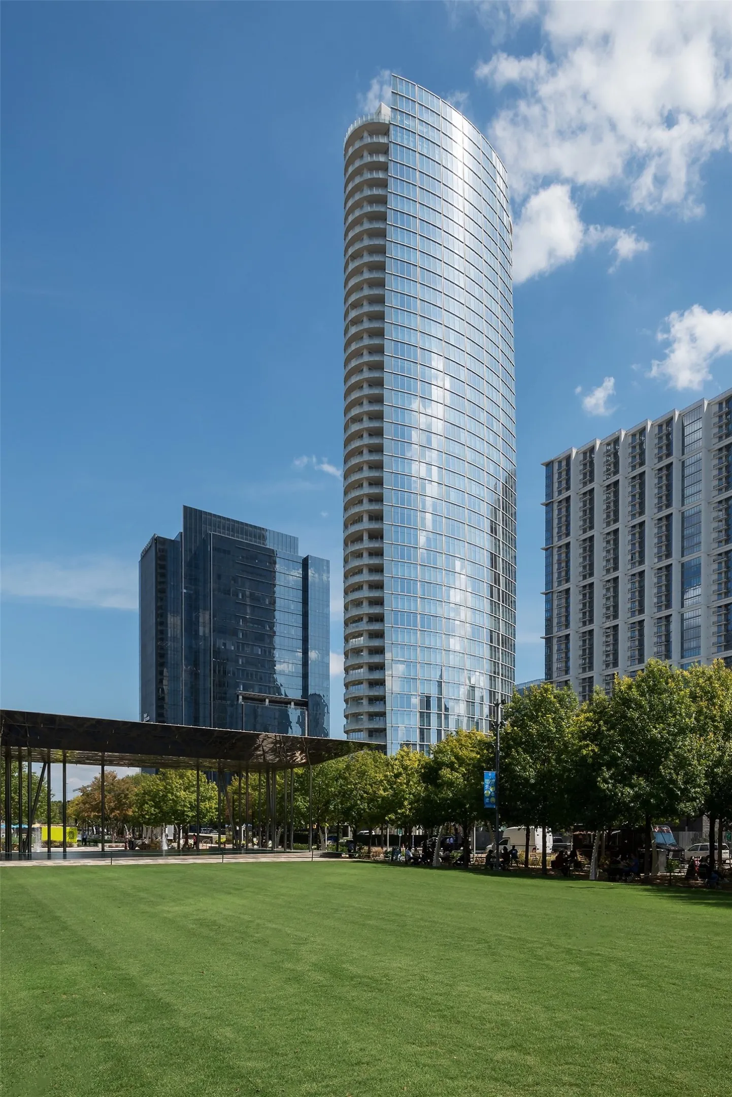 Condominium For Sale in Dallas County , 1918 Olive Street 402, Dallas, Texas 75201, 2 Bedroom, 2 Bathroom, 2 Garage spaces, 2,425 Sqft, built in 2011, mls#21183663, Real Estate Agent in Dallas, Homes For Sale in Dallas county, Homes For Sale in Dallas, Realtor in Dallas Texas, Real Estate Brokerage Independent Realty Texas, Luminita Cordes Realtor