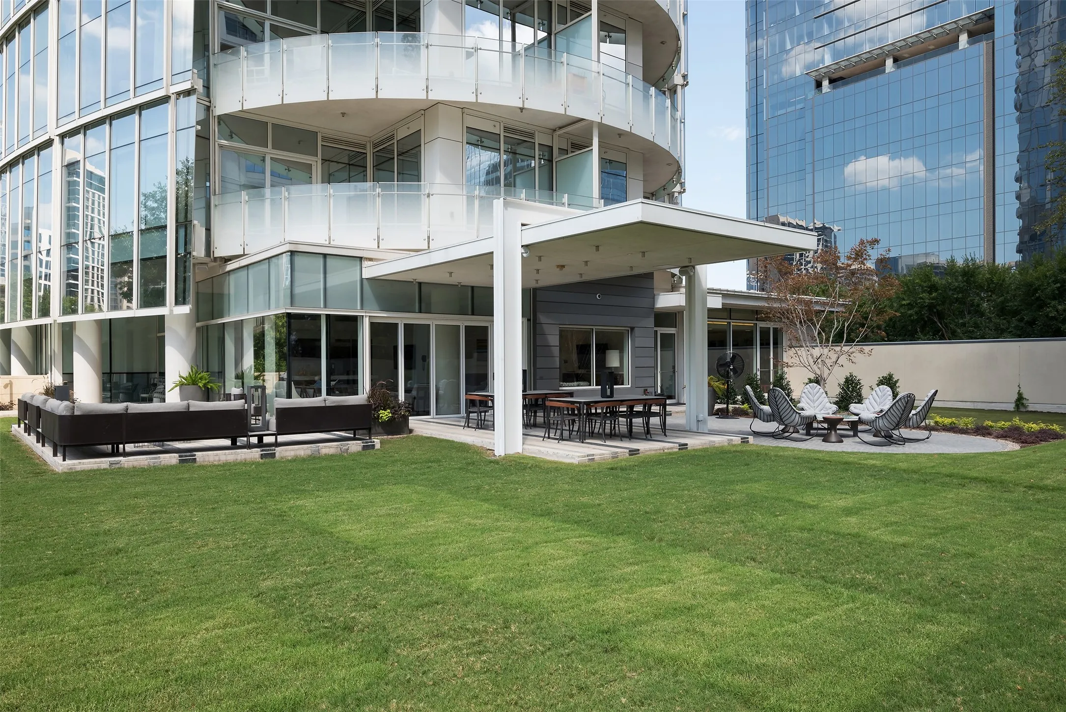Condominium For Sale in Dallas County , 1918 Olive Street 402, Dallas, Texas 75201, 2 Bedroom, 2 Bathroom, 2 Garage spaces, 2,425 Sqft, built in 2011, mls#21183663, Real Estate Agent in Dallas, Homes For Sale in Dallas county, Homes For Sale in Dallas, Realtor in Dallas Texas, Real Estate Brokerage Independent Realty Texas, Luminita Cordes Realtor