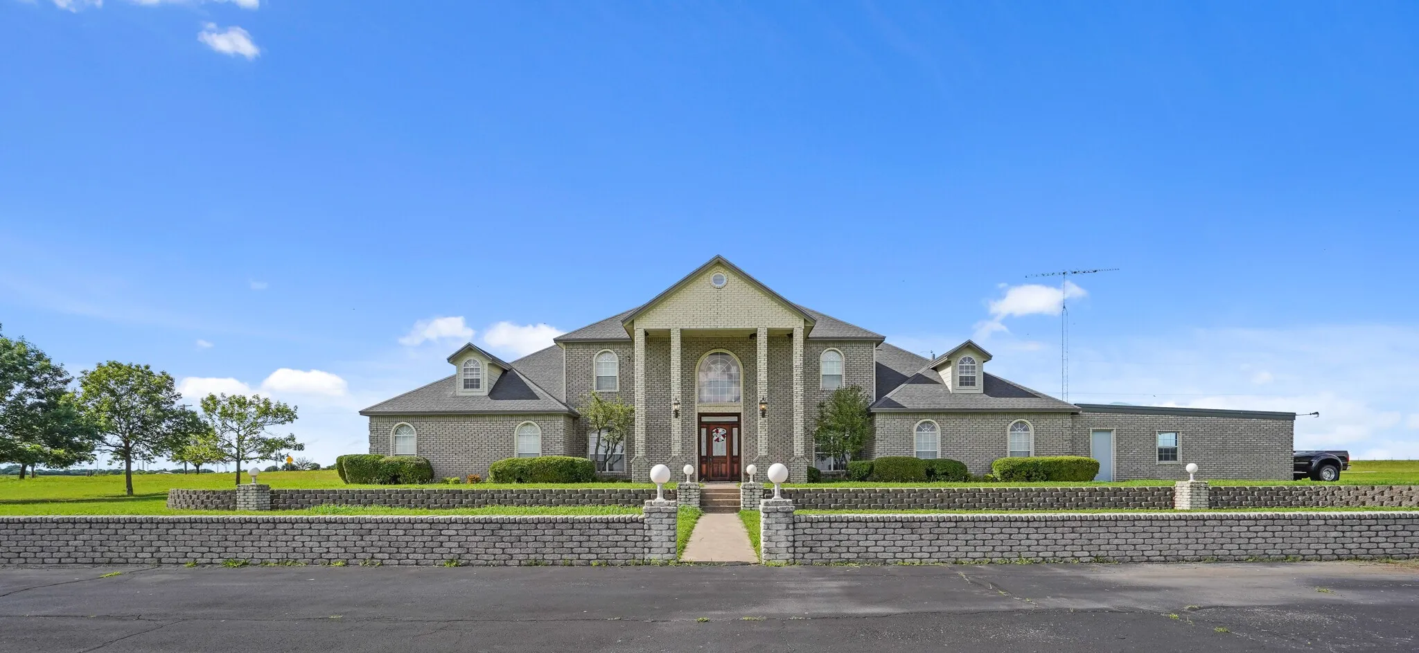 Single Family Residence For Sale in Cooke County , 500 Fm 1198 A, Muenster, Texas 76252, 5 Bedrooms, 5 Bathrooms, 4 Garage spaces, 4,912 Sqft, built in 2000, Preowned, Price $3,250,000, mls#21165880, Real Estate Agent in Muenster, Homes For Sale in Cooke county, Homes For Sale in Muenster, Realtor in Muenster Texas, Real Estate Brokerage Independent Realty Texas, Luminita Cordes Realtor