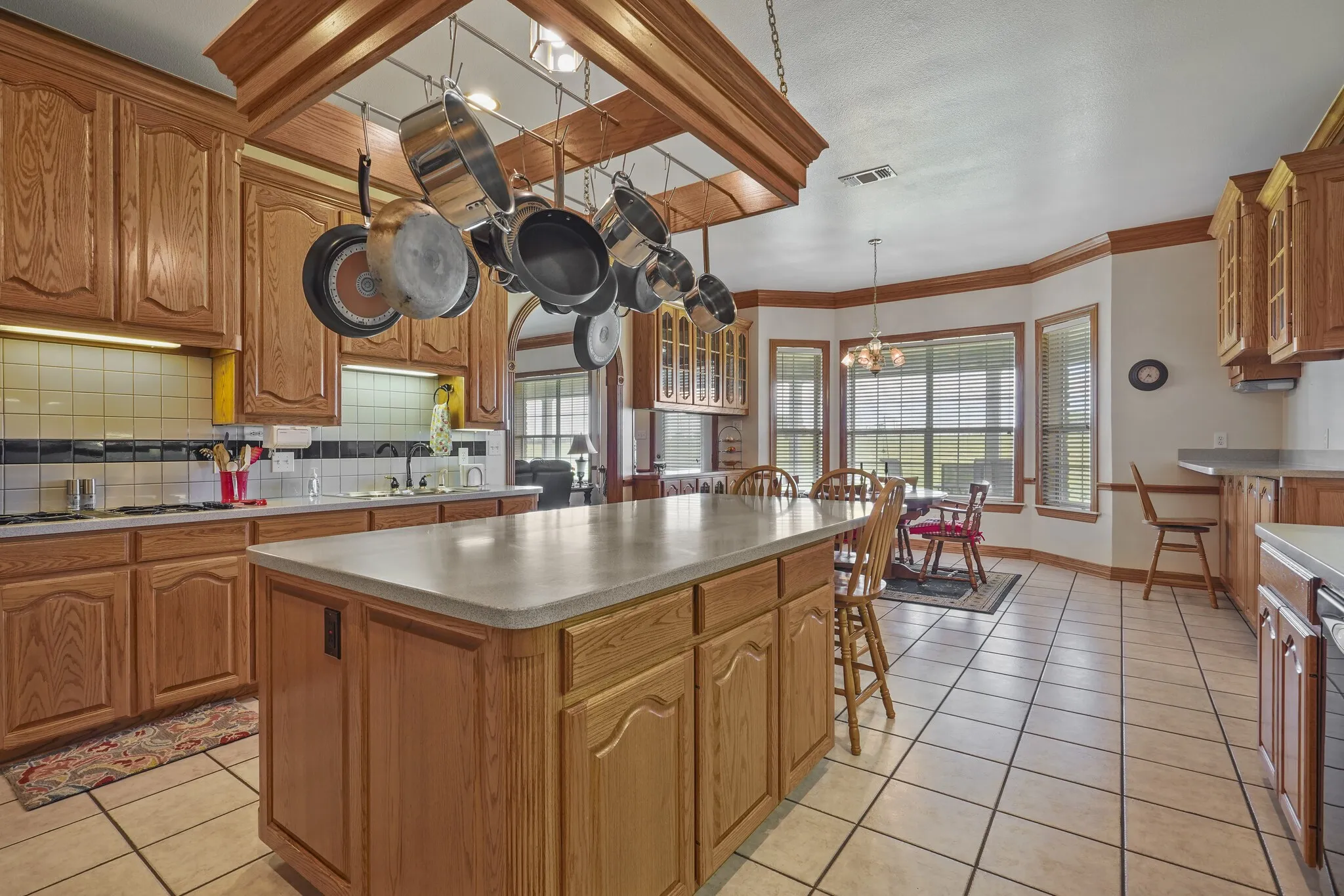 Single Family Residence For Sale in Cooke County , 500 Fm 1198 A, Muenster, Texas 76252, 5 Bedrooms, 5 Bathrooms, 4 Garage spaces, 4,912 Sqft, built in 2000, Preowned, Price $3,250,000, mls#21165880, Real Estate Agent in Muenster, Homes For Sale in Cooke county, Homes For Sale in Muenster, Realtor in Muenster Texas, Real Estate Brokerage Independent Realty Texas, Luminita Cordes Realtor