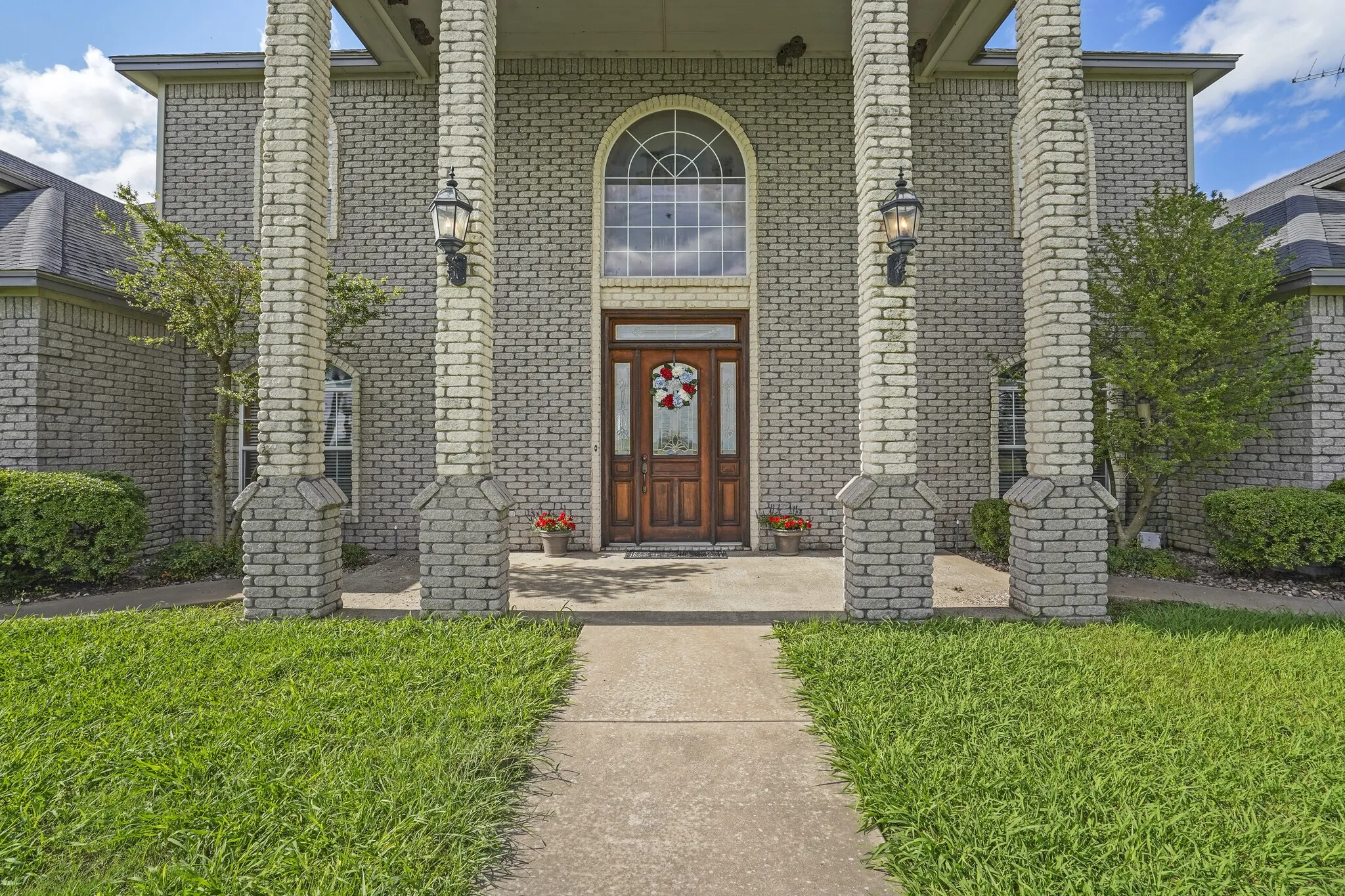 Single Family Residence For Sale in Cooke County , 500 Fm 1198 A, Muenster, Texas 76252, 5 Bedrooms, 5 Bathrooms, 4 Garage spaces, 4,912 Sqft, built in 2000, Preowned, Price $3,250,000, mls#21165880, Real Estate Agent in Muenster, Homes For Sale in Cooke county, Homes For Sale in Muenster, Realtor in Muenster Texas, Real Estate Brokerage Independent Realty Texas, Luminita Cordes Realtor
