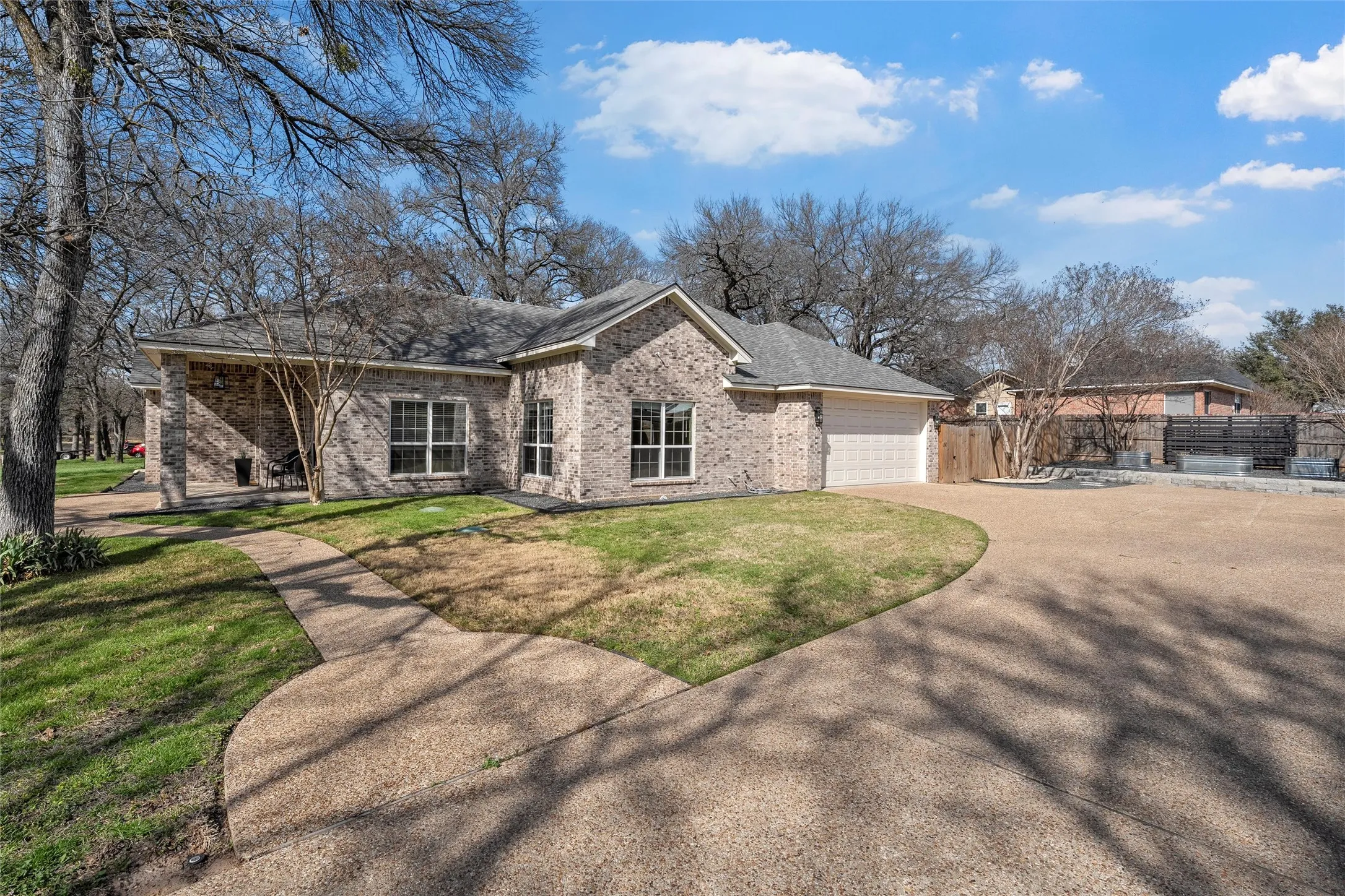 Single Family Residence For Sale in Mc Lennan County , 117 Lost Oaks Drive, Waco, Texas 76705, 4 Bedroom, 3 Bathroom, 2 Garage spaces, 2,314 Sqft, built in 2022, mls#21184139, Real Estate Agent in Waco, Homes For Sale in Mc Lennan county, Homes For Sale in Waco, Realtor in Waco Texas, Real Estate Brokerage Independent Realty Texas, Luminita Cordes Realtor