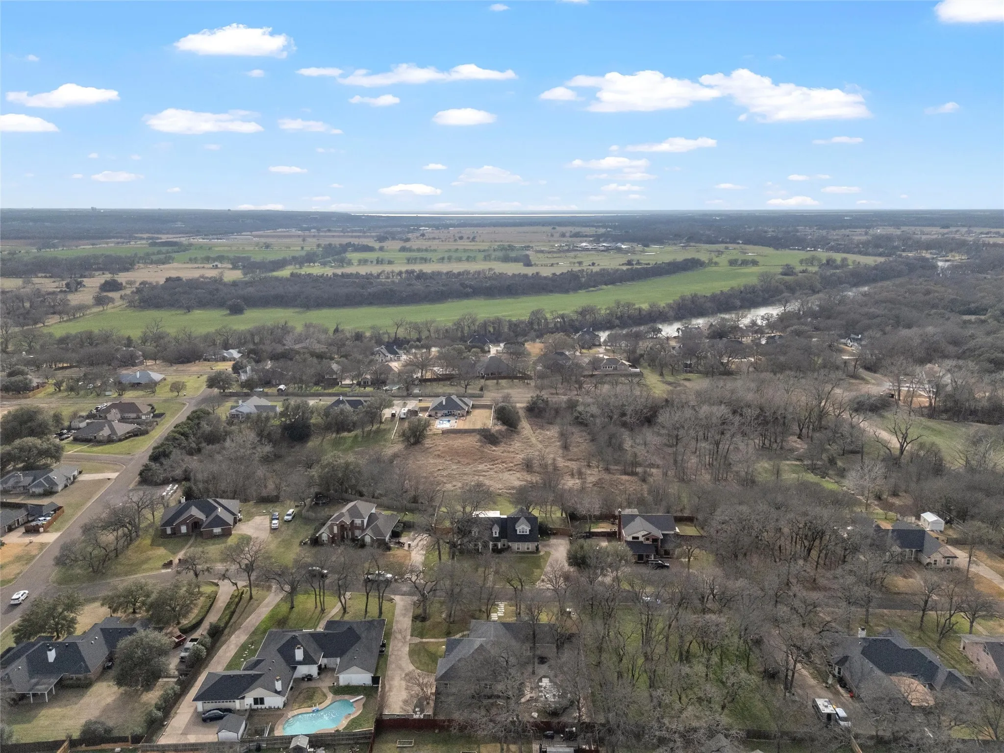 close to water, walk to the river access for fishing, quiet neighborhood with larger lots, rural feel with easy access to shopping and restaurants, close to downtown waco - 117 lost oaks drive, waco, tx 76705