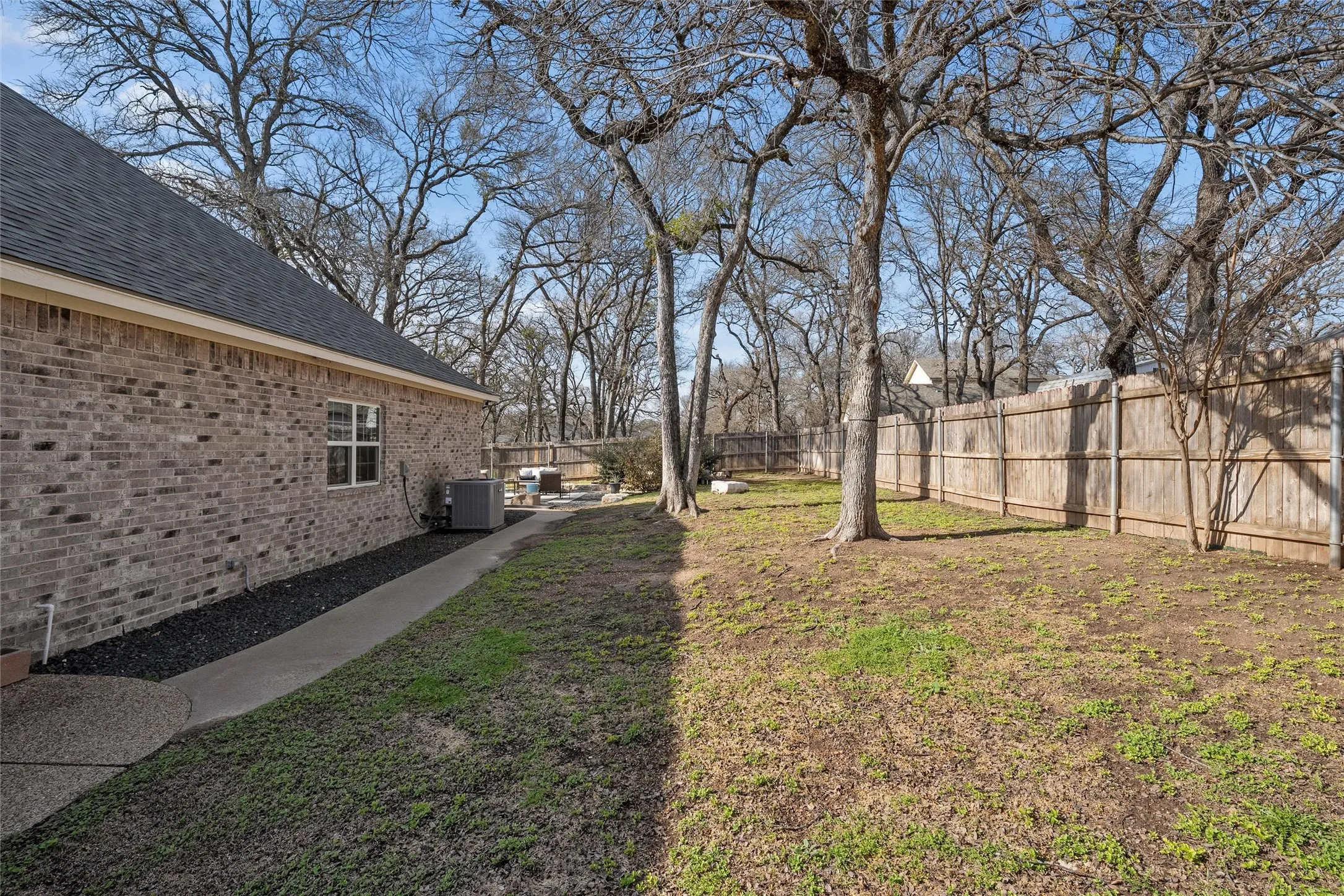 big back yard, fenced, for dogs or playset or swing set - 117 lost oaks drive, waco, tx 76705