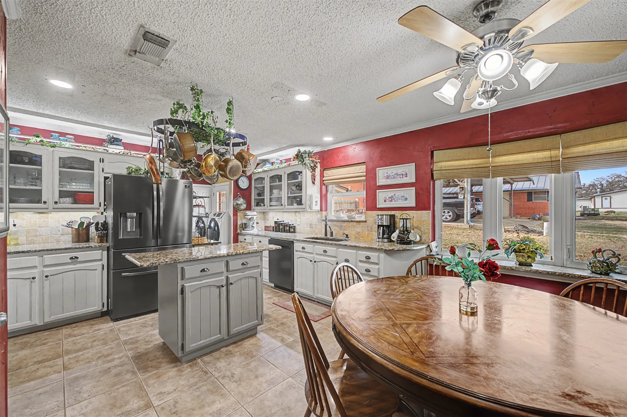 Single Family Residence For Sale in Johnson County , 8240 Kramer Street, Lillian, Texas 76061, 5 Bedroom, 2 Bathroom, 4 Garage spaces, 3,751 Sqft, built in 1975, Preowned, mls#21181879, Real Estate Agent in Lillian, Homes For Sale in Johnson county, Homes For Sale in Lillian, Realtor in Lillian Texas, Real Estate Brokerage Independent Realty Texas, Luminita Cordes Realtor