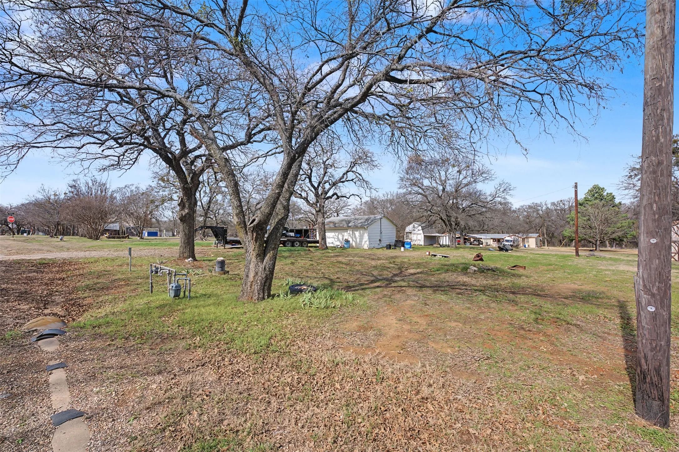 Single Family Residence For Sale in Johnson County , 8240 Kramer Street, Lillian, Texas 76061, 5 Bedroom, 2 Bathroom, 4 Garage spaces, 3,751 Sqft, built in 1975, Preowned, mls#21181879, Real Estate Agent in Lillian, Homes For Sale in Johnson county, Homes For Sale in Lillian, Realtor in Lillian Texas, Real Estate Brokerage Independent Realty Texas, Luminita Cordes Realtor