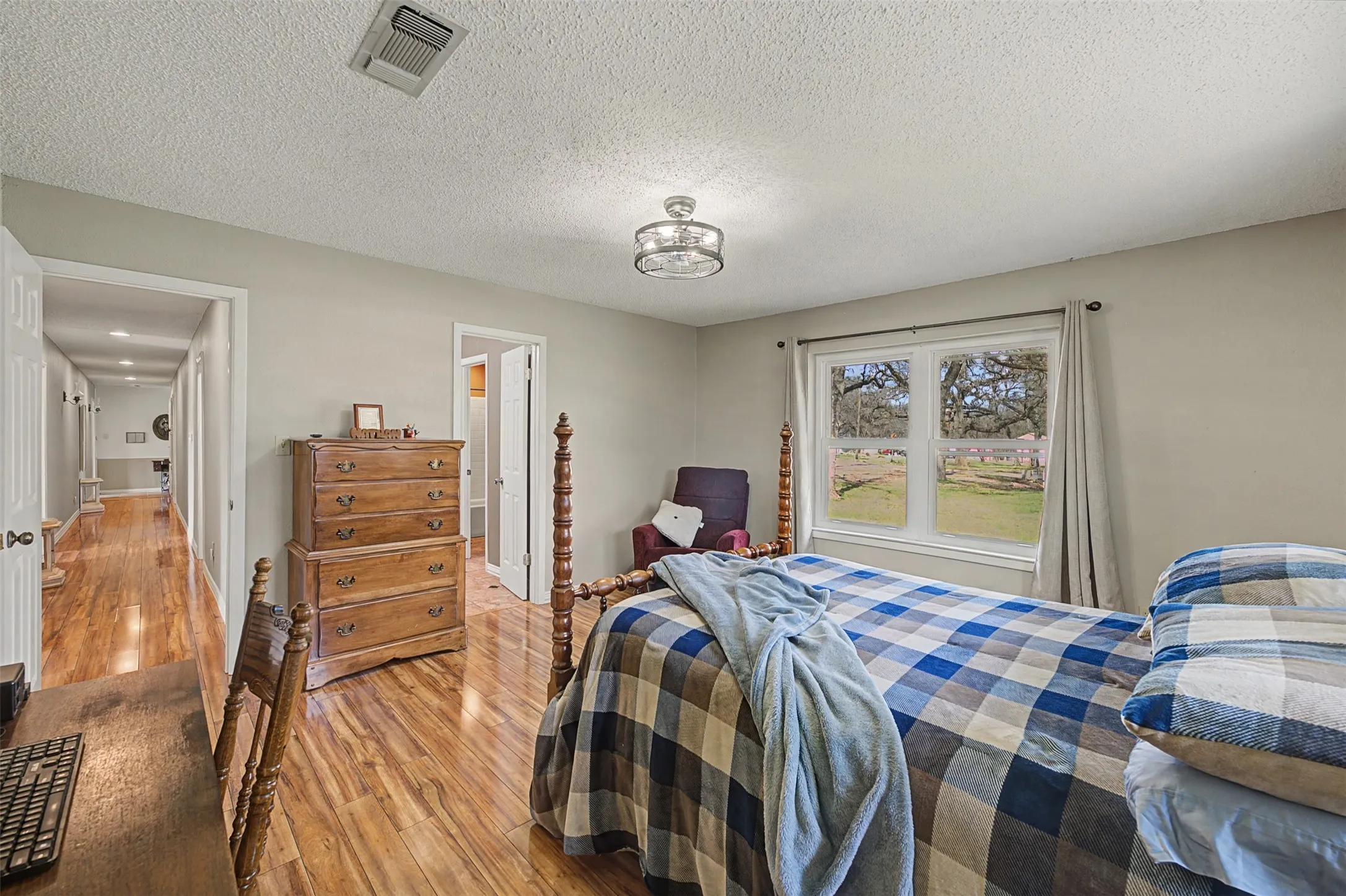 Single Family Residence For Sale in Johnson County , 8240 Kramer Street, Lillian, Texas 76061, 5 Bedroom, 2 Bathroom, 4 Garage spaces, 3,751 Sqft, built in 1975, Preowned, mls#21181879, Real Estate Agent in Lillian, Homes For Sale in Johnson county, Homes For Sale in Lillian, Realtor in Lillian Texas, Real Estate Brokerage Independent Realty Texas, Luminita Cordes Realtor