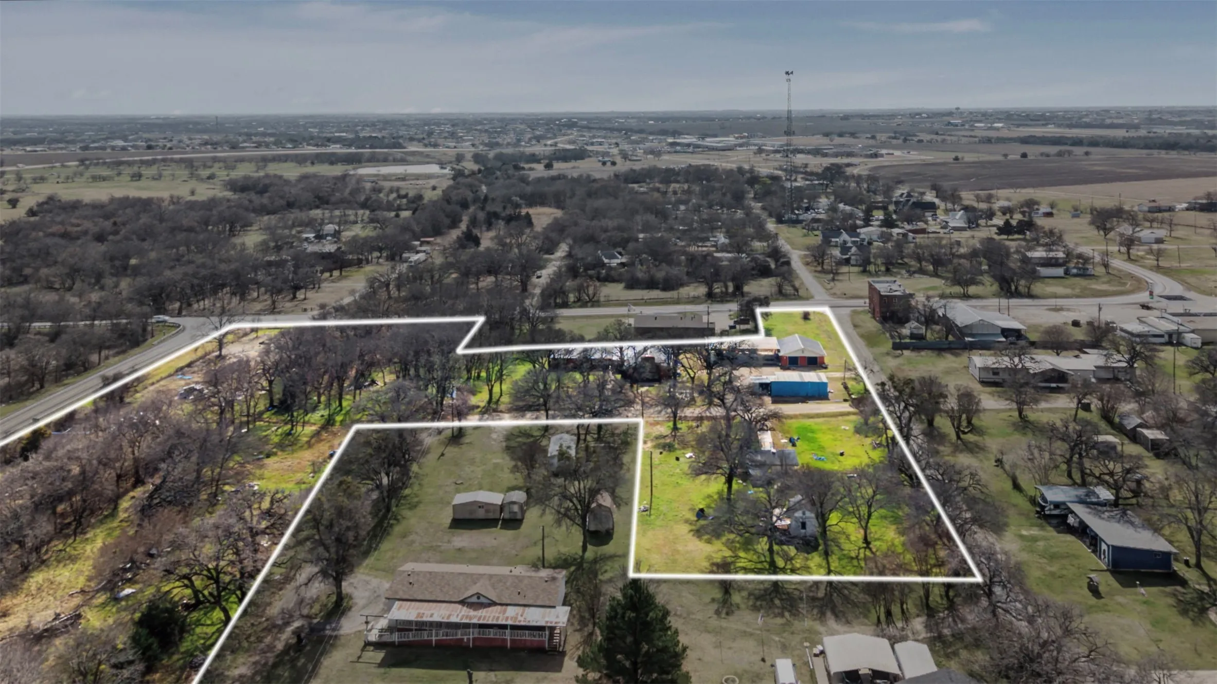 Single Family Residence For Sale in Johnson County , 8240 Kramer Street, Lillian, Texas 76061, 5 Bedroom, 2 Bathroom, 4 Garage spaces, 3,751 Sqft, built in 1975, Preowned, mls#21181879, Real Estate Agent in Lillian, Homes For Sale in Johnson county, Homes For Sale in Lillian, Realtor in Lillian Texas, Real Estate Brokerage Independent Realty Texas, Luminita Cordes Realtor