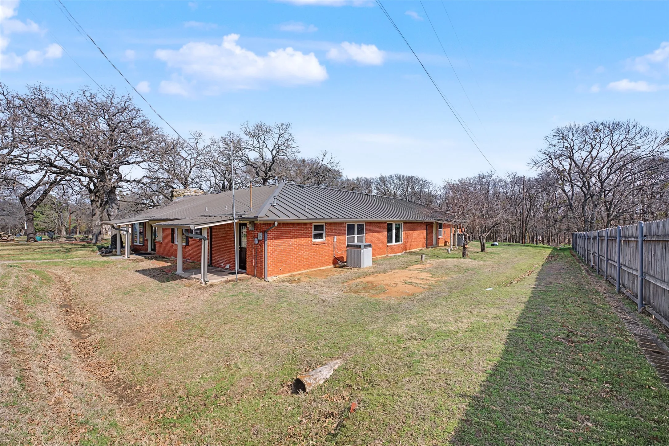 Single Family Residence For Sale in Johnson County , 8240 Kramer Street, Lillian, Texas 76061, 5 Bedroom, 2 Bathroom, 4 Garage spaces, 3,751 Sqft, built in 1975, Preowned, mls#21181879, Real Estate Agent in Lillian, Homes For Sale in Johnson county, Homes For Sale in Lillian, Realtor in Lillian Texas, Real Estate Brokerage Independent Realty Texas, Luminita Cordes Realtor