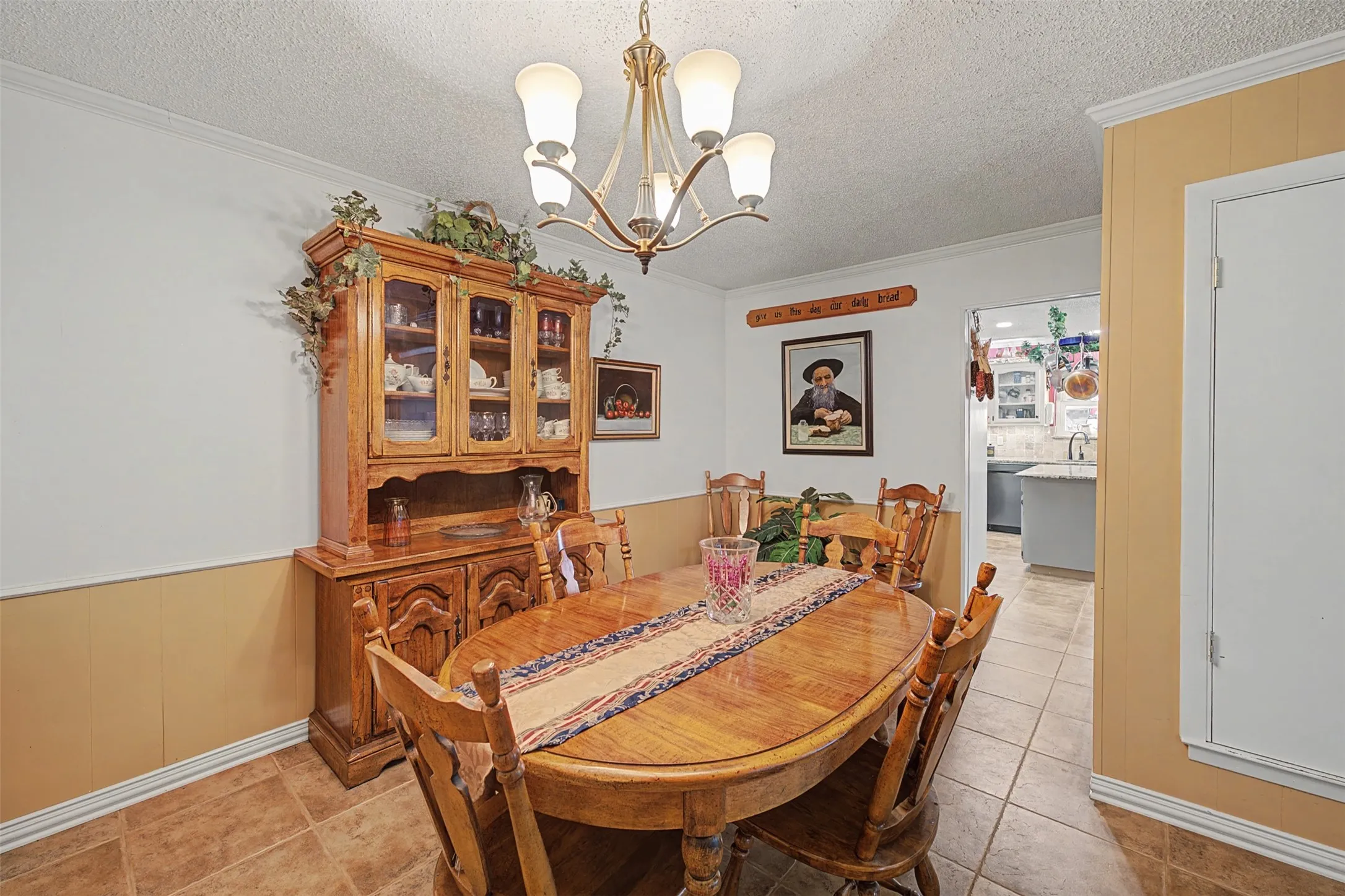 Single Family Residence For Sale in Johnson County , 8240 Kramer Street, Lillian, Texas 76061, 5 Bedroom, 2 Bathroom, 4 Garage spaces, 3,751 Sqft, built in 1975, Preowned, mls#21181879, Real Estate Agent in Lillian, Homes For Sale in Johnson county, Homes For Sale in Lillian, Realtor in Lillian Texas, Real Estate Brokerage Independent Realty Texas, Luminita Cordes Realtor