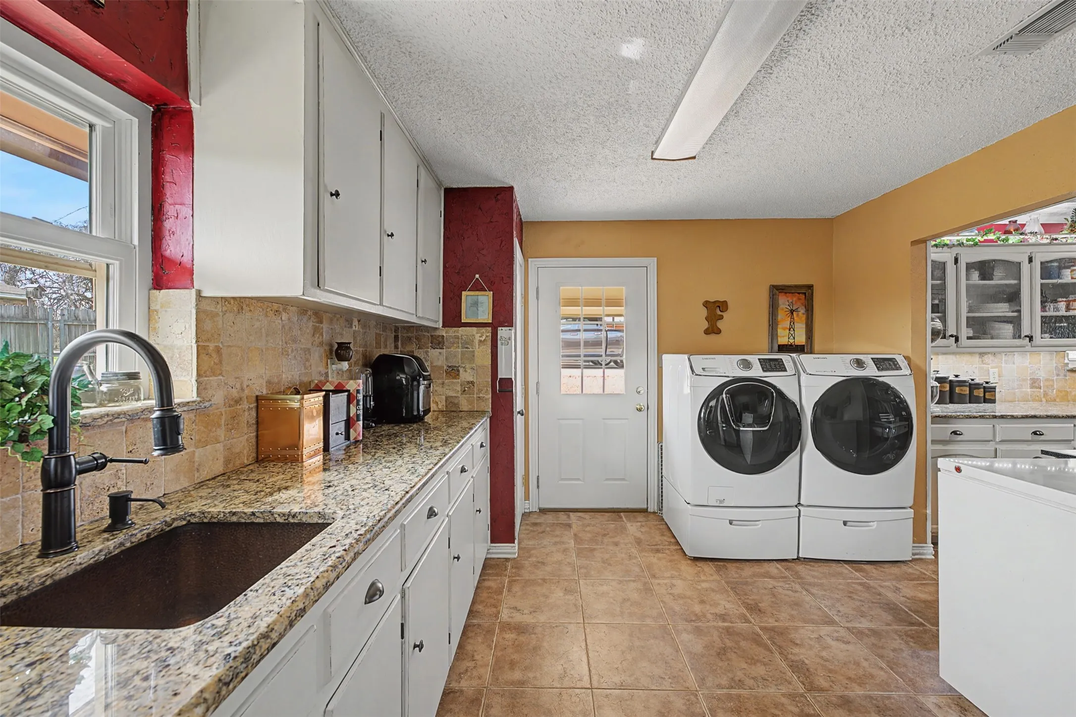 Single Family Residence For Sale in Johnson County , 8240 Kramer Street, Lillian, Texas 76061, 5 Bedroom, 2 Bathroom, 4 Garage spaces, 3,751 Sqft, built in 1975, Preowned, mls#21181879, Real Estate Agent in Lillian, Homes For Sale in Johnson county, Homes For Sale in Lillian, Realtor in Lillian Texas, Real Estate Brokerage Independent Realty Texas, Luminita Cordes Realtor