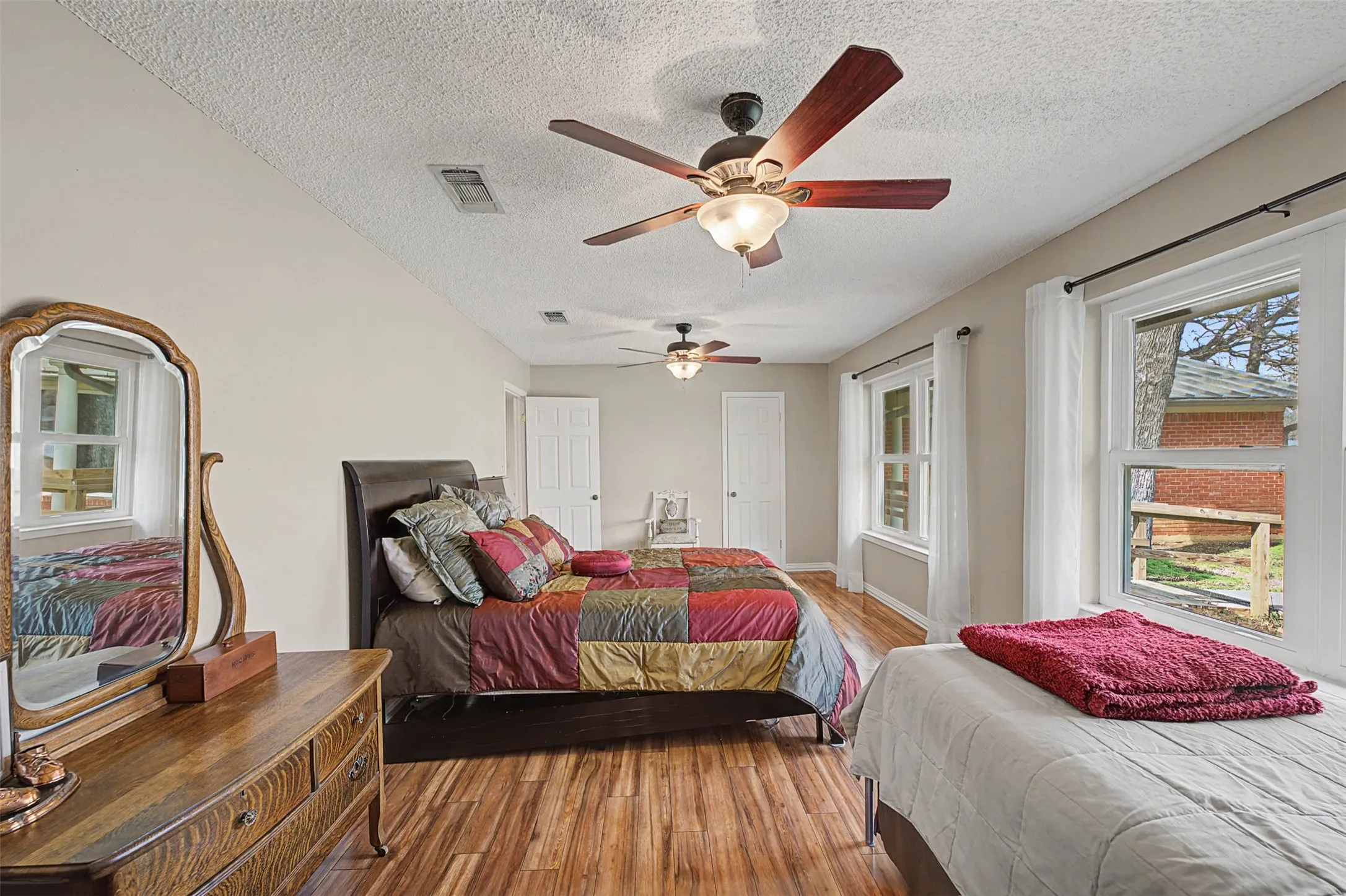 Single Family Residence For Sale in Johnson County , 8240 Kramer Street, Lillian, Texas 76061, 5 Bedroom, 2 Bathroom, 4 Garage spaces, 3,751 Sqft, built in 1975, Preowned, mls#21181879, Real Estate Agent in Lillian, Homes For Sale in Johnson county, Homes For Sale in Lillian, Realtor in Lillian Texas, Real Estate Brokerage Independent Realty Texas, Luminita Cordes Realtor