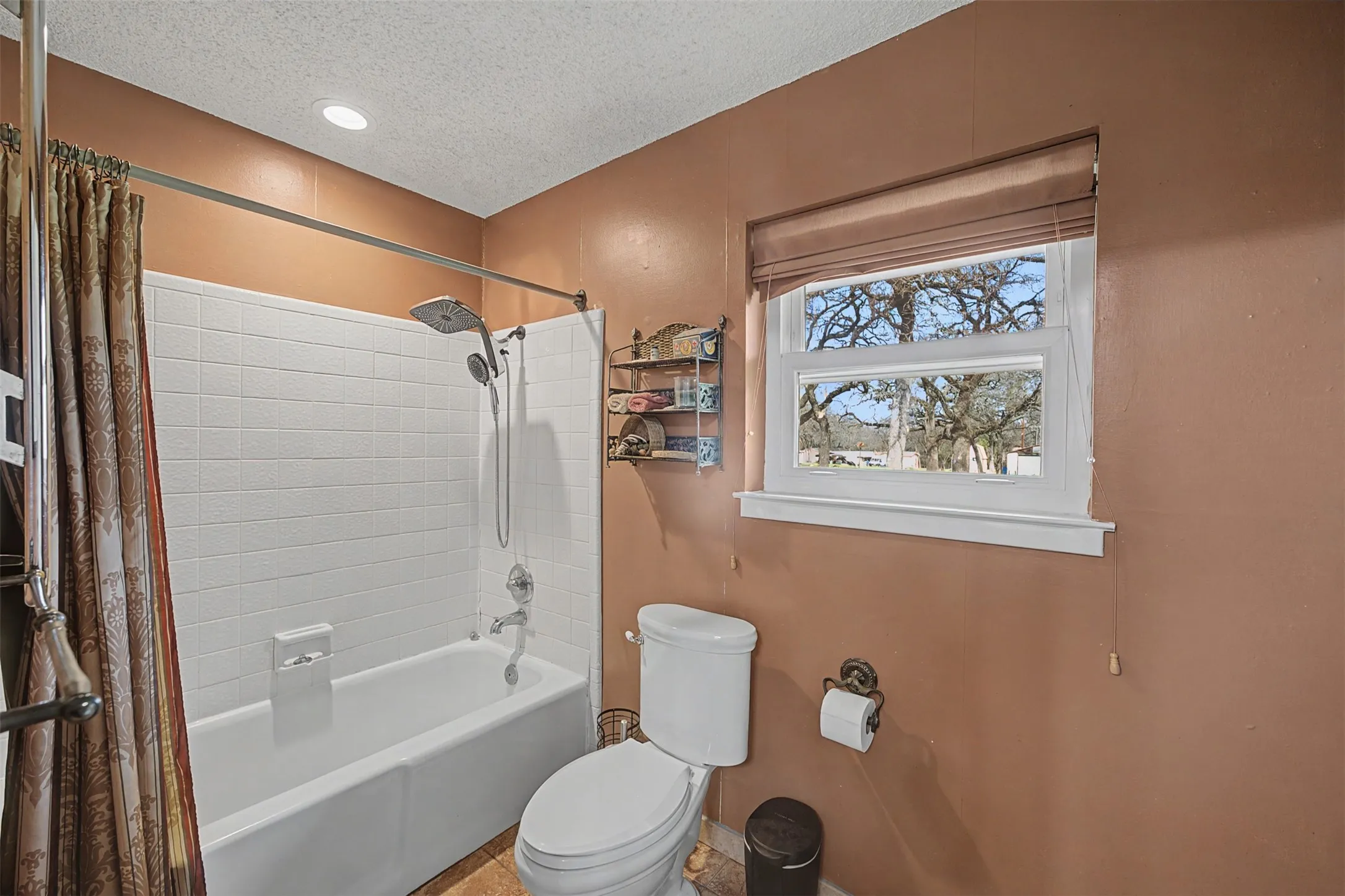 Single Family Residence For Sale in Johnson County , 8240 Kramer Street, Lillian, Texas 76061, 5 Bedroom, 2 Bathroom, 4 Garage spaces, 3,751 Sqft, built in 1975, Preowned, mls#21181879, Real Estate Agent in Lillian, Homes For Sale in Johnson county, Homes For Sale in Lillian, Realtor in Lillian Texas, Real Estate Brokerage Independent Realty Texas, Luminita Cordes Realtor