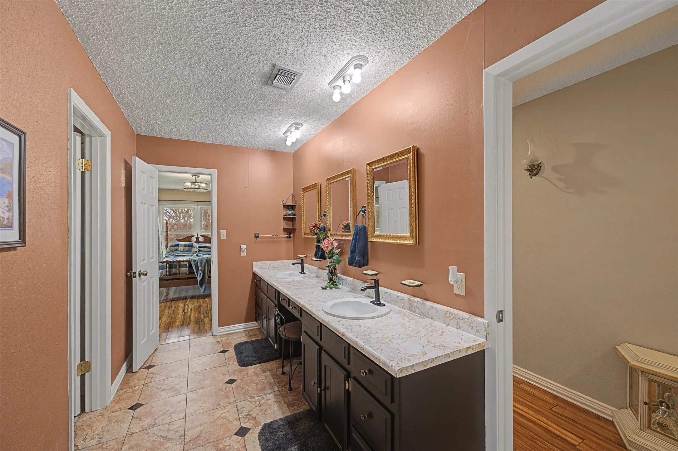 Single Family Residence For Sale in Johnson County , 8240 Kramer Street, Lillian, Texas 76061, 5 Bedroom, 2 Bathroom, 4 Garage spaces, 3,751 Sqft, built in 1975, Preowned, mls#21181879, Real Estate Agent in Lillian, Homes For Sale in Johnson county, Homes For Sale in Lillian, Realtor in Lillian Texas, Real Estate Brokerage Independent Realty Texas, Luminita Cordes Realtor