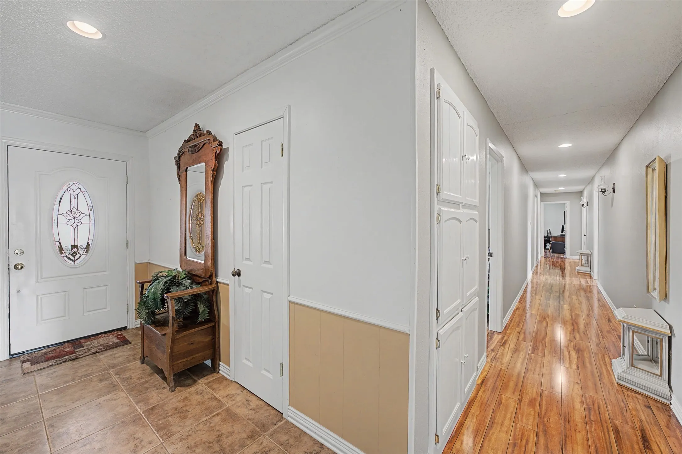 Single Family Residence For Sale in Johnson County , 8240 Kramer Street, Lillian, Texas 76061, 5 Bedroom, 2 Bathroom, 4 Garage spaces, 3,751 Sqft, built in 1975, Preowned, mls#21181879, Real Estate Agent in Lillian, Homes For Sale in Johnson county, Homes For Sale in Lillian, Realtor in Lillian Texas, Real Estate Brokerage Independent Realty Texas, Luminita Cordes Realtor