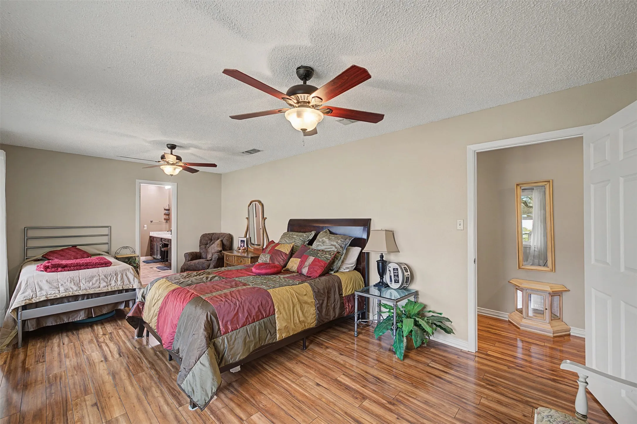 Single Family Residence For Sale in Johnson County , 8240 Kramer Street, Lillian, Texas 76061, 5 Bedroom, 2 Bathroom, 4 Garage spaces, 3,751 Sqft, built in 1975, Preowned, mls#21181879, Real Estate Agent in Lillian, Homes For Sale in Johnson county, Homes For Sale in Lillian, Realtor in Lillian Texas, Real Estate Brokerage Independent Realty Texas, Luminita Cordes Realtor