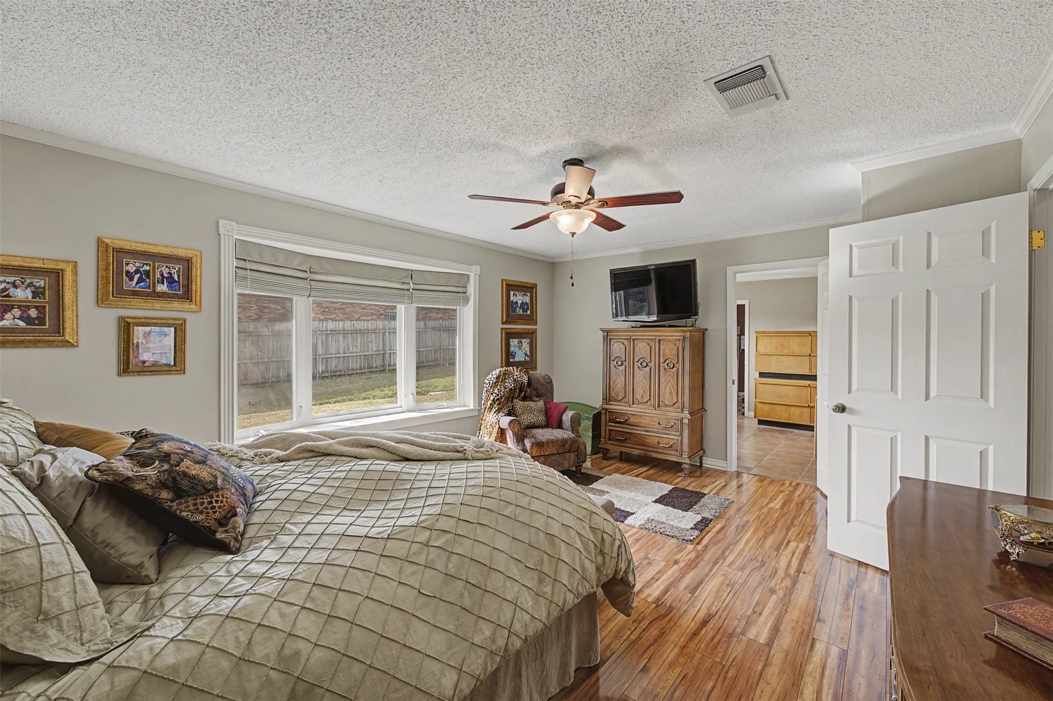 Single Family Residence For Sale in Johnson County , 8240 Kramer Street, Lillian, Texas 76061, 5 Bedroom, 2 Bathroom, 4 Garage spaces, 3,751 Sqft, built in 1975, Preowned, mls#21181879, Real Estate Agent in Lillian, Homes For Sale in Johnson county, Homes For Sale in Lillian, Realtor in Lillian Texas, Real Estate Brokerage Independent Realty Texas, Luminita Cordes Realtor