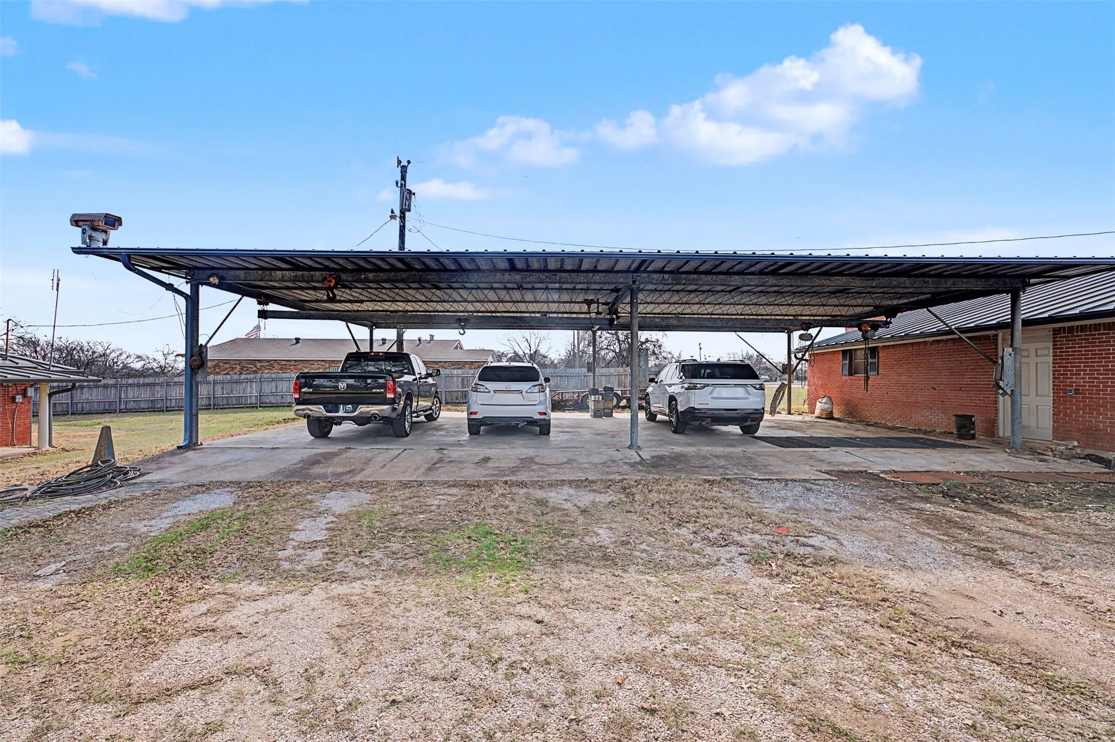 Single Family Residence For Sale in Johnson County , 8240 Kramer Street, Lillian, Texas 76061, 5 Bedroom, 2 Bathroom, 4 Garage spaces, 3,751 Sqft, built in 1975, Preowned, mls#21181879, Real Estate Agent in Lillian, Homes For Sale in Johnson county, Homes For Sale in Lillian, Realtor in Lillian Texas, Real Estate Brokerage Independent Realty Texas, Luminita Cordes Realtor