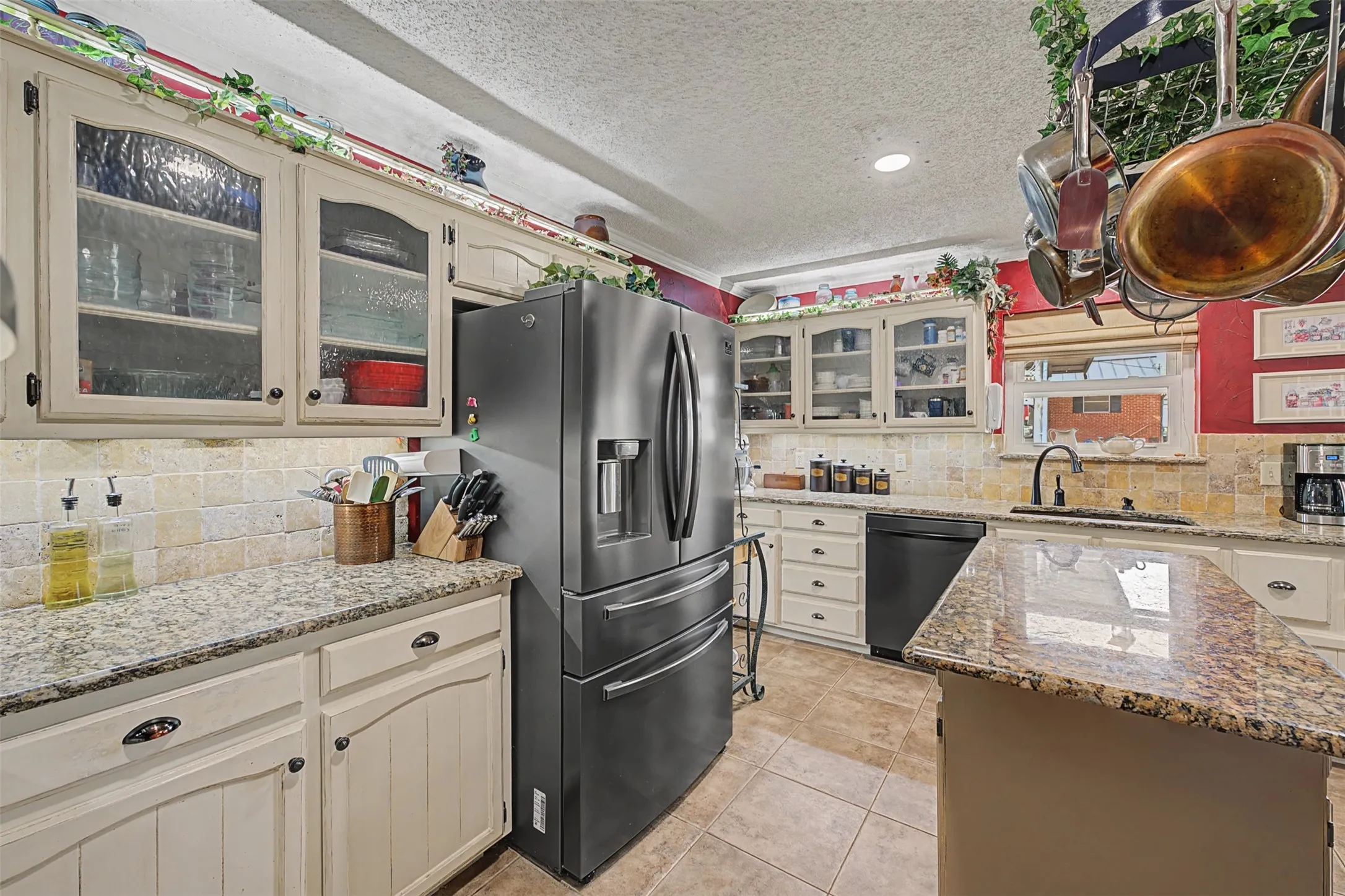 Single Family Residence For Sale in Johnson County , 8240 Kramer Street, Lillian, Texas 76061, 5 Bedroom, 2 Bathroom, 4 Garage spaces, 3,751 Sqft, built in 1975, Preowned, mls#21181879, Real Estate Agent in Lillian, Homes For Sale in Johnson county, Homes For Sale in Lillian, Realtor in Lillian Texas, Real Estate Brokerage Independent Realty Texas, Luminita Cordes Realtor