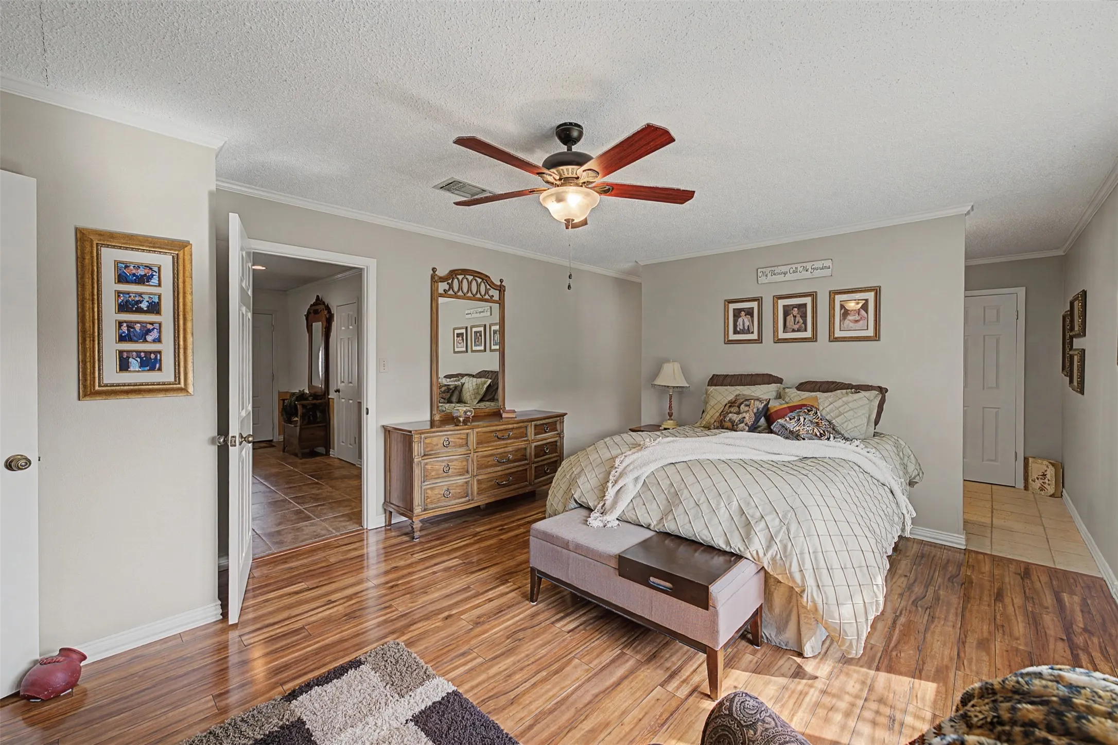 Single Family Residence For Sale in Johnson County , 8240 Kramer Street, Lillian, Texas 76061, 5 Bedroom, 2 Bathroom, 4 Garage spaces, 3,751 Sqft, built in 1975, Preowned, mls#21181879, Real Estate Agent in Lillian, Homes For Sale in Johnson county, Homes For Sale in Lillian, Realtor in Lillian Texas, Real Estate Brokerage Independent Realty Texas, Luminita Cordes Realtor