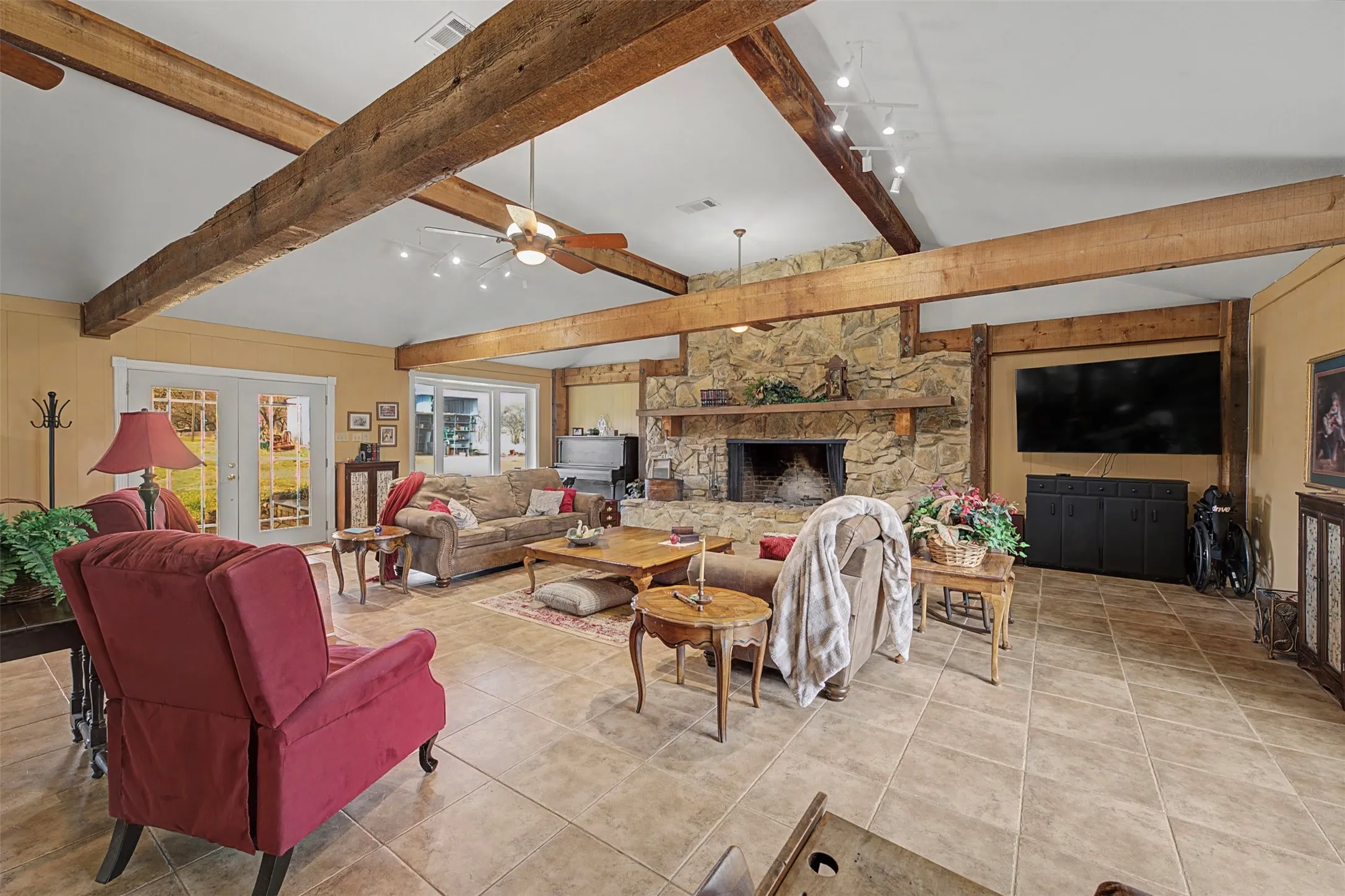 Single Family Residence For Sale in Johnson County , 8240 Kramer Street, Lillian, Texas 76061, 5 Bedroom, 2 Bathroom, 4 Garage spaces, 3,751 Sqft, built in 1975, Preowned, mls#21181879, Real Estate Agent in Lillian, Homes For Sale in Johnson county, Homes For Sale in Lillian, Realtor in Lillian Texas, Real Estate Brokerage Independent Realty Texas, Luminita Cordes Realtor