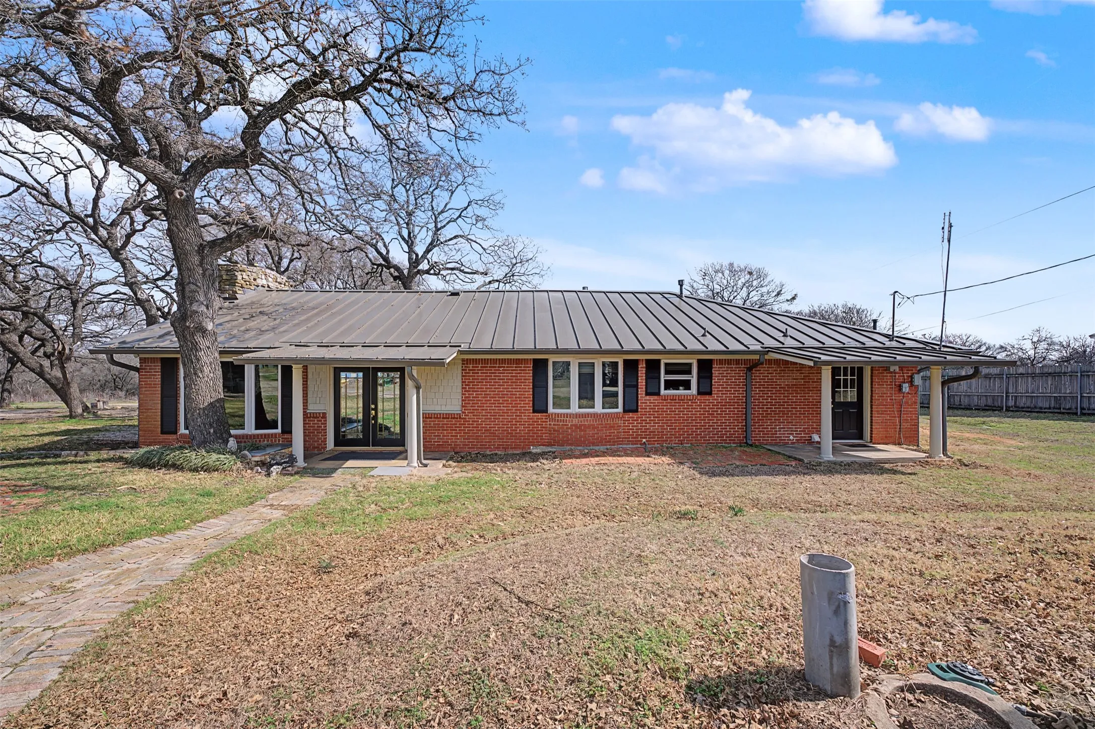 Single Family Residence For Sale in Johnson County , 8240 Kramer Street, Lillian, Texas 76061, 5 Bedroom, 2 Bathroom, 4 Garage spaces, 3,751 Sqft, built in 1975, Preowned, mls#21181879, Real Estate Agent in Lillian, Homes For Sale in Johnson county, Homes For Sale in Lillian, Realtor in Lillian Texas, Real Estate Brokerage Independent Realty Texas, Luminita Cordes Realtor
