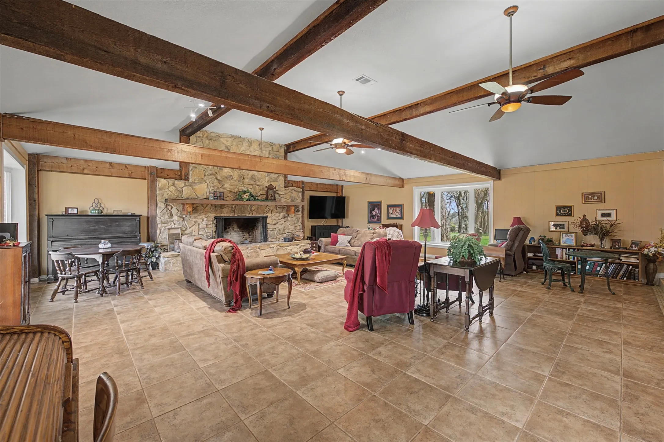 Single Family Residence For Sale in Johnson County , 8240 Kramer Street, Lillian, Texas 76061, 5 Bedroom, 2 Bathroom, 4 Garage spaces, 3,751 Sqft, built in 1975, Preowned, mls#21181879, Real Estate Agent in Lillian, Homes For Sale in Johnson county, Homes For Sale in Lillian, Realtor in Lillian Texas, Real Estate Brokerage Independent Realty Texas, Luminita Cordes Realtor
