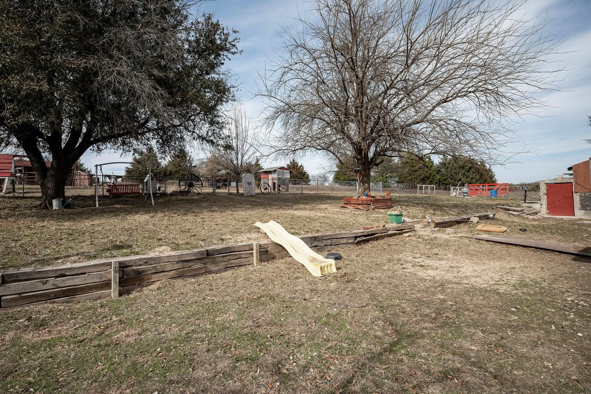 Single Family Residence For Sale in Fannin County , 11678 STATE HIGHWAY 121, Trenton, Texas 75490, 3 Bedroom, 2 Bathroom, 2 Garage spaces, 1,872 Sqft, built in 1985, mls#21185467, Real Estate Agent in Trenton, Homes For Sale in Fannin county, Homes For Sale in Trenton, Realtor in Trenton Texas, Real Estate Brokerage Independent Realty Texas, Luminita Cordes Realtor