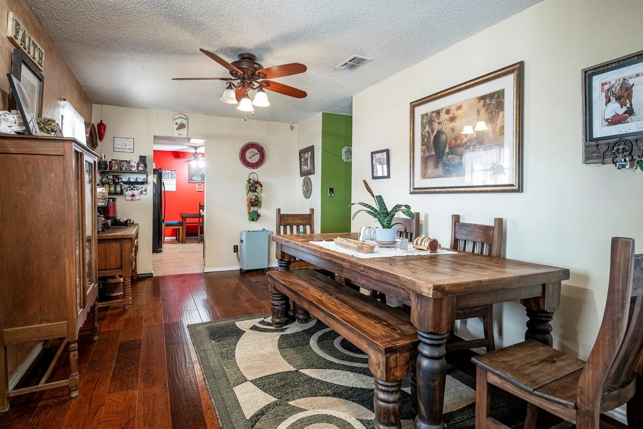 Single Family Residence For Sale in Fannin County , 11678 STATE HIGHWAY 121, Trenton, Texas 75490, 3 Bedroom, 2 Bathroom, 2 Garage spaces, 1,872 Sqft, built in 1985, mls#21185467, Real Estate Agent in Trenton, Homes For Sale in Fannin county, Homes For Sale in Trenton, Realtor in Trenton Texas, Real Estate Brokerage Independent Realty Texas, Luminita Cordes Realtor