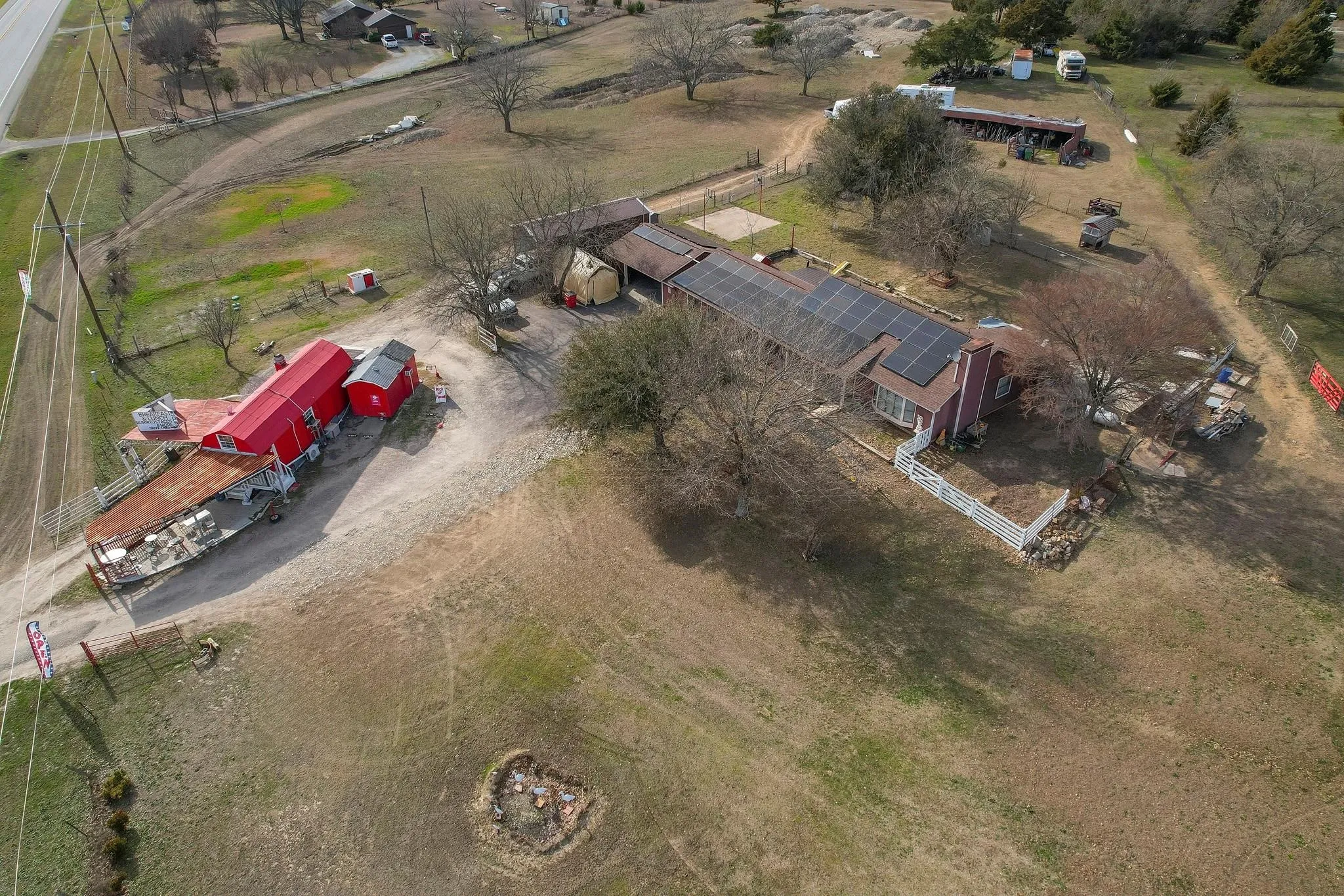 Single Family Residence For Sale in Fannin County , 11678 STATE HIGHWAY 121, Trenton, Texas 75490, 3 Bedroom, 2 Bathroom, 2 Garage spaces, 1,872 Sqft, built in 1985, mls#21185467, Real Estate Agent in Trenton, Homes For Sale in Fannin county, Homes For Sale in Trenton, Realtor in Trenton Texas, Real Estate Brokerage Independent Realty Texas, Luminita Cordes Realtor