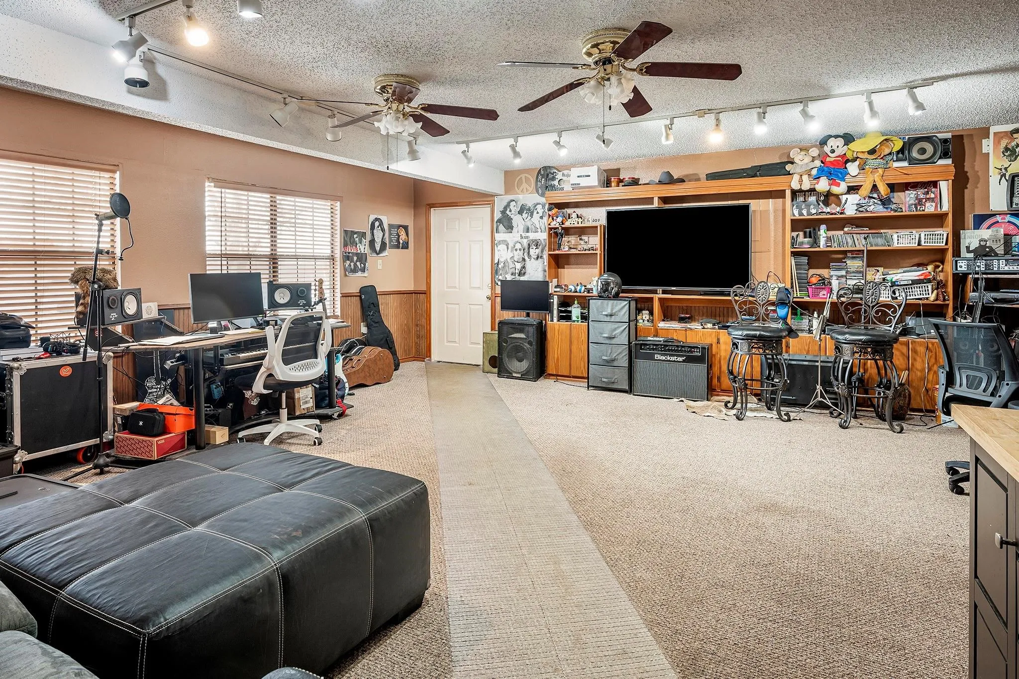 Single Family Residence For Sale in Fannin County , 11678 STATE HIGHWAY 121, Trenton, Texas 75490, 3 Bedroom, 2 Bathroom, 2 Garage spaces, 1,872 Sqft, built in 1985, mls#21185467, Real Estate Agent in Trenton, Homes For Sale in Fannin county, Homes For Sale in Trenton, Realtor in Trenton Texas, Real Estate Brokerage Independent Realty Texas, Luminita Cordes Realtor