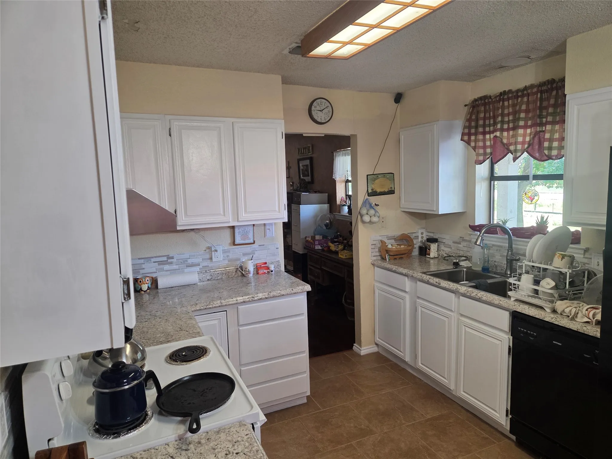 Updated counters and backsplash