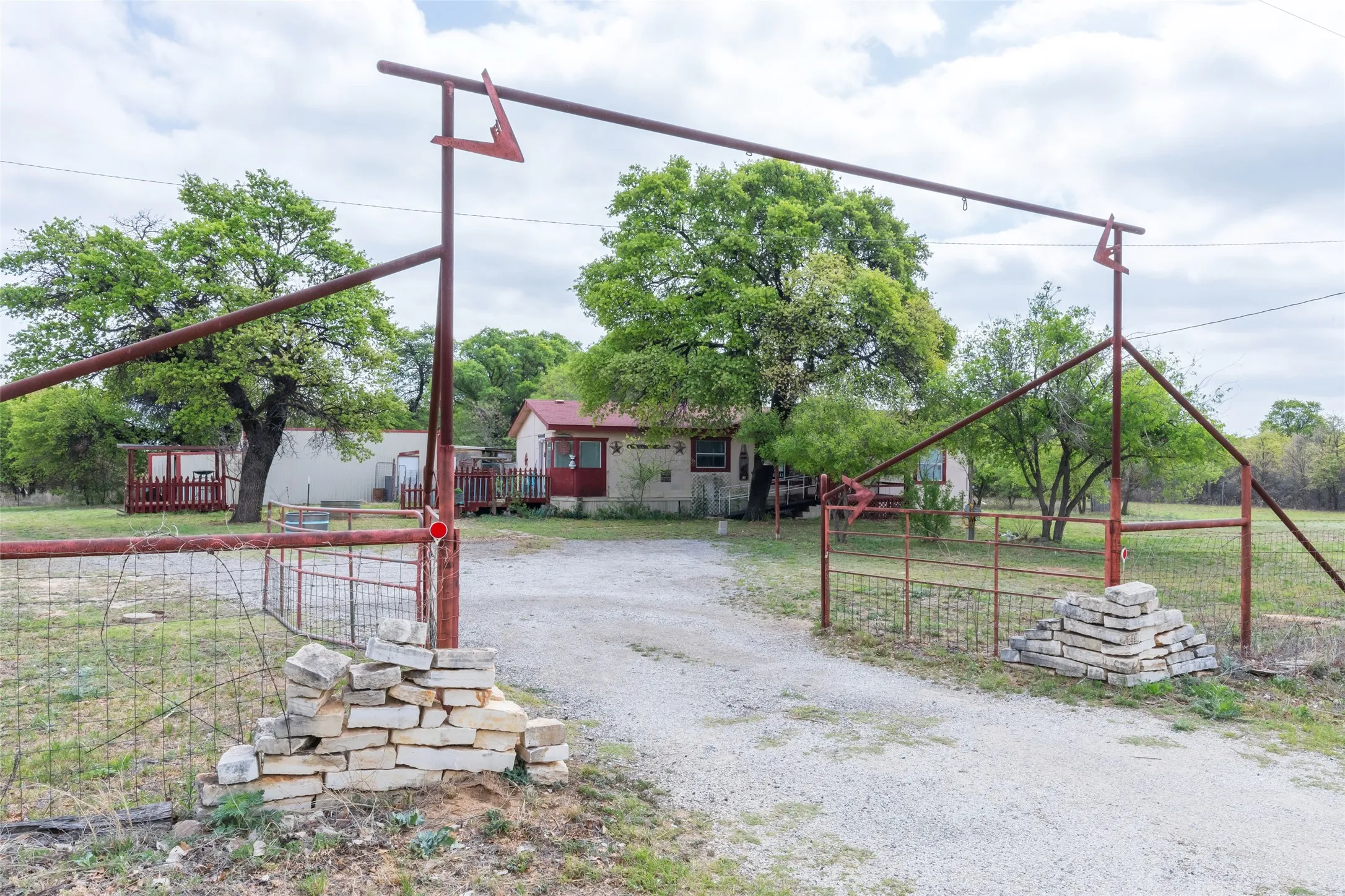 Manufactured Home For Sale in Jones County , 7256 Fm 3326 S, Hawley, Texas 79525, 3 Bedroom, 2 Bathroom, 1 Garage spaces, 1,568 Sqft, built in 1996, mls#21182780, Real Estate Agent in Hawley, Homes For Sale in Jones county, Homes For Sale in Hawley, Realtor in Hawley Texas, Real Estate Brokerage Independent Realty Texas, Luminita Cordes Realtor