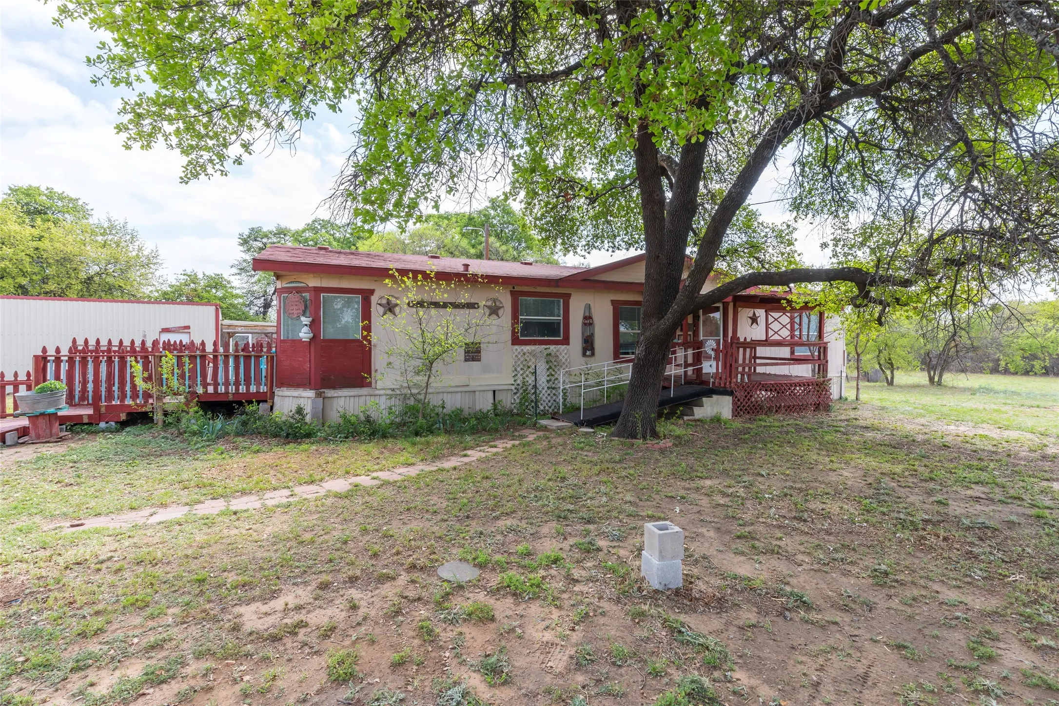 Manufactured Home For Sale in Jones County , 7256 Fm 3326 S, Hawley, Texas 79525, 3 Bedroom, 2 Bathroom, 1 Garage spaces, 1,568 Sqft, built in 1996, mls#21182780, Real Estate Agent in Hawley, Homes For Sale in Jones county, Homes For Sale in Hawley, Realtor in Hawley Texas, Real Estate Brokerage Independent Realty Texas, Luminita Cordes Realtor